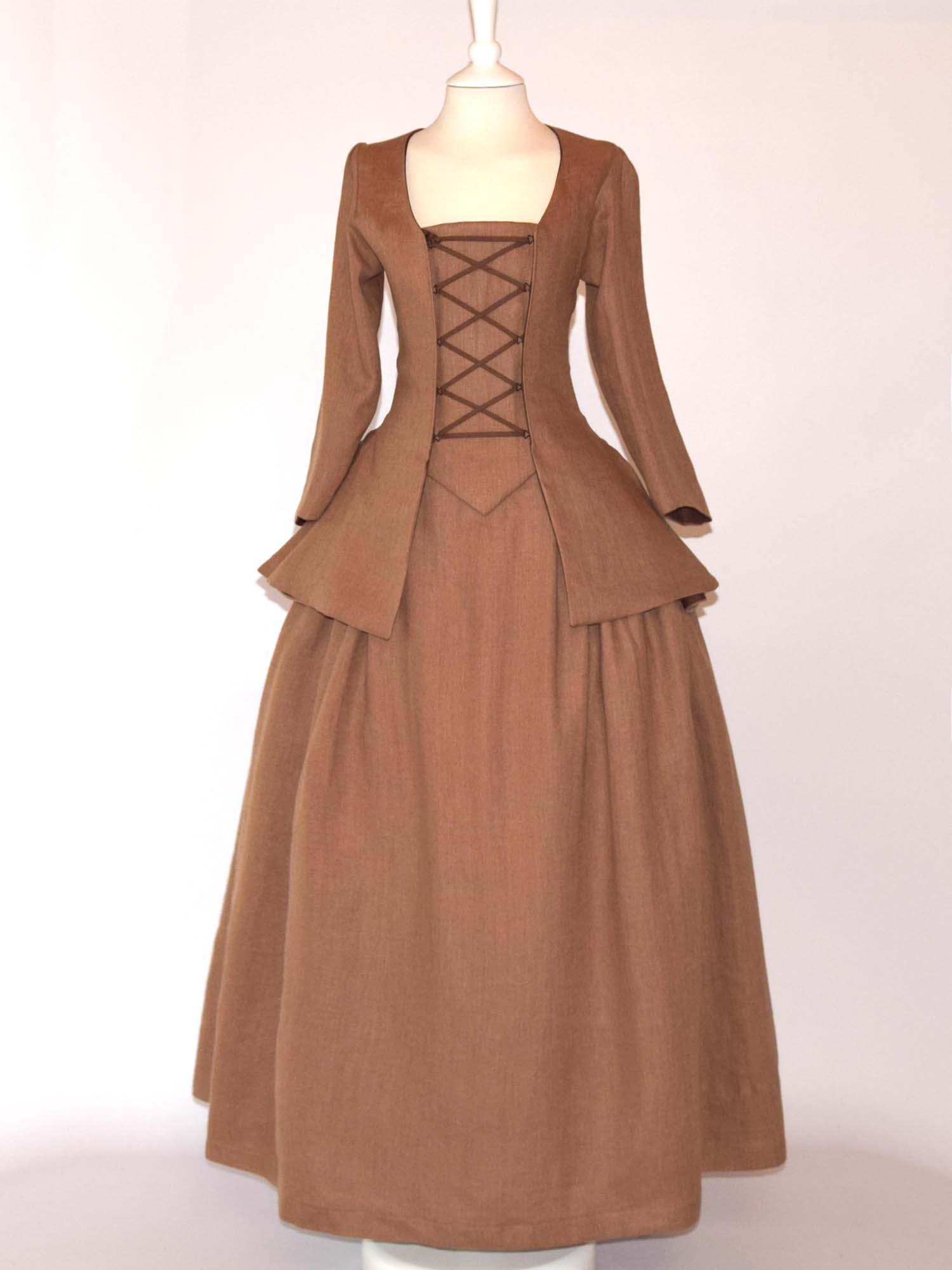 JANET, Colonial Costume in Toffee Linen - Atelier Serraspina