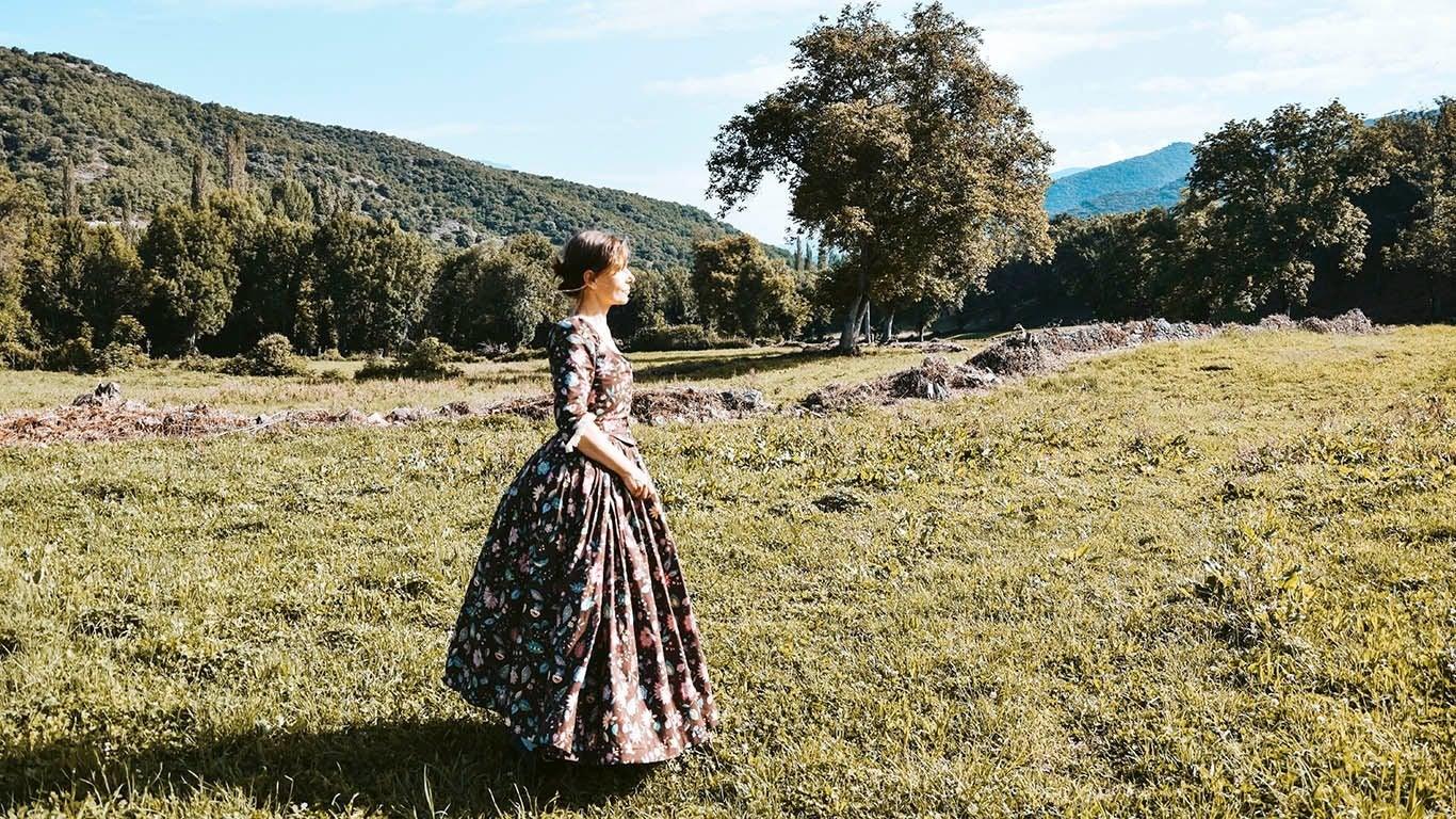 Walking Through History: Revisiting 18th-Century Fashion in a Modern World - Atelier Serraspina