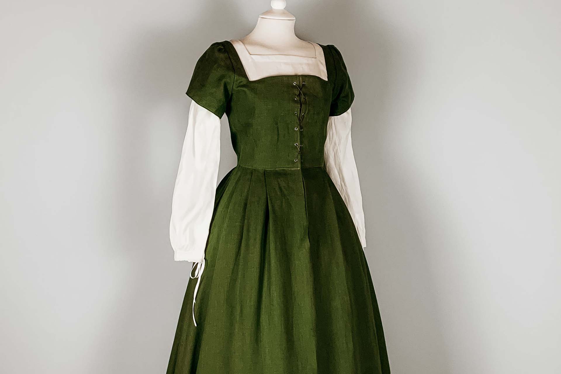 DIANA, Short-Sleeved Renaissance Dresses - Atelier Serraspina