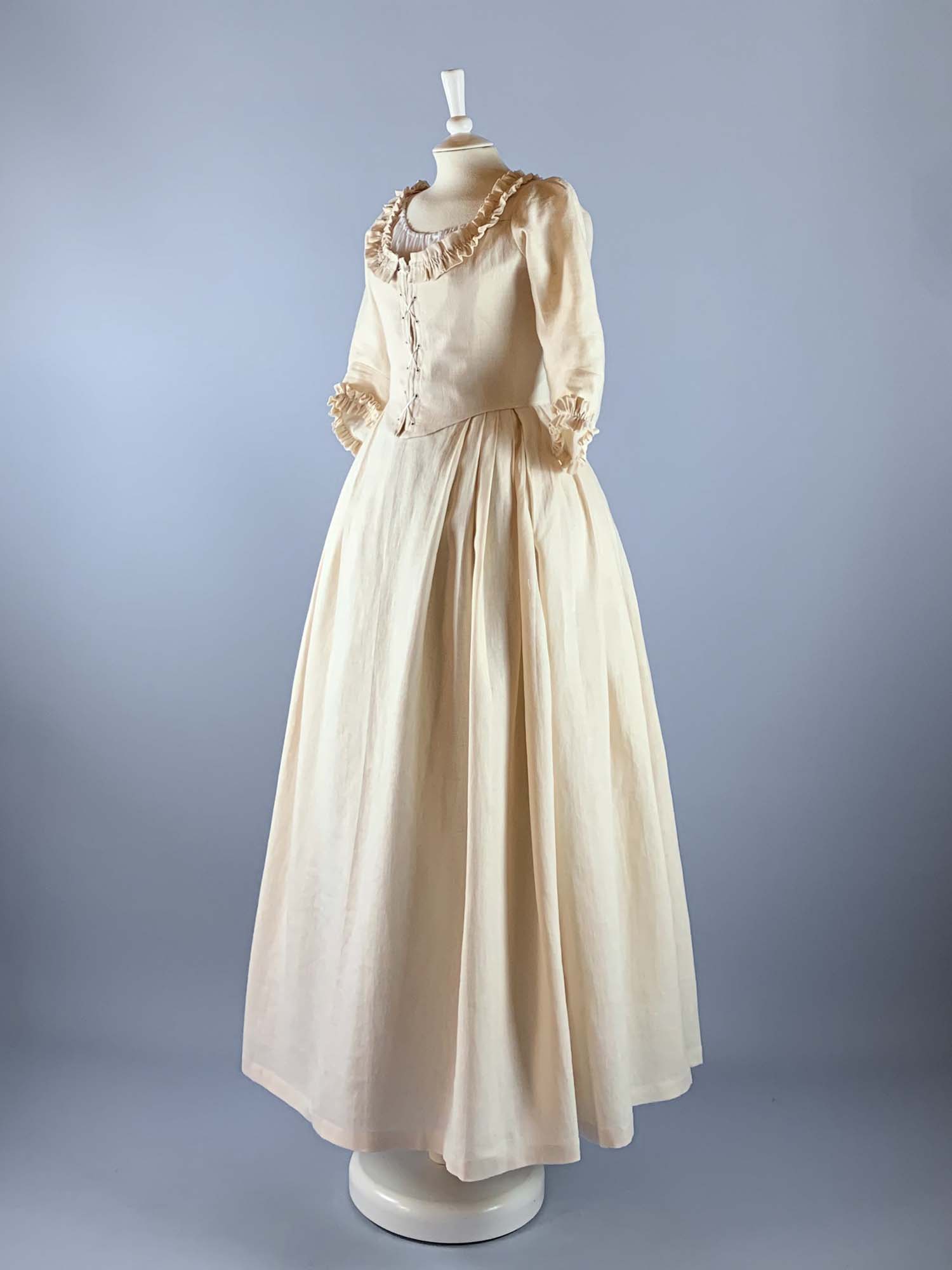 18th-Century Dress in Cream Linen - Atelier Serraspina