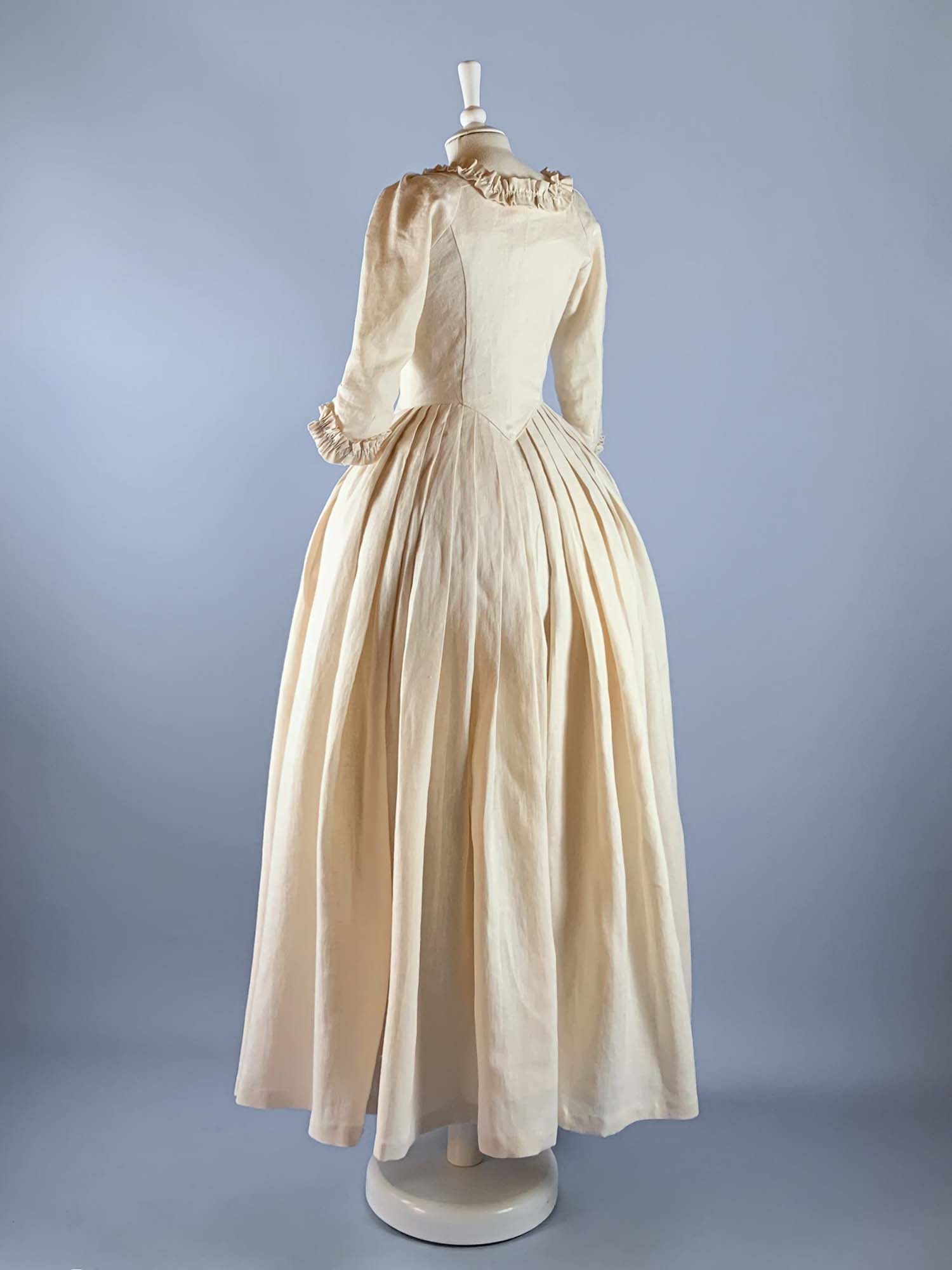 18th-Century Dress in Cream Linen - Atelier Serraspina