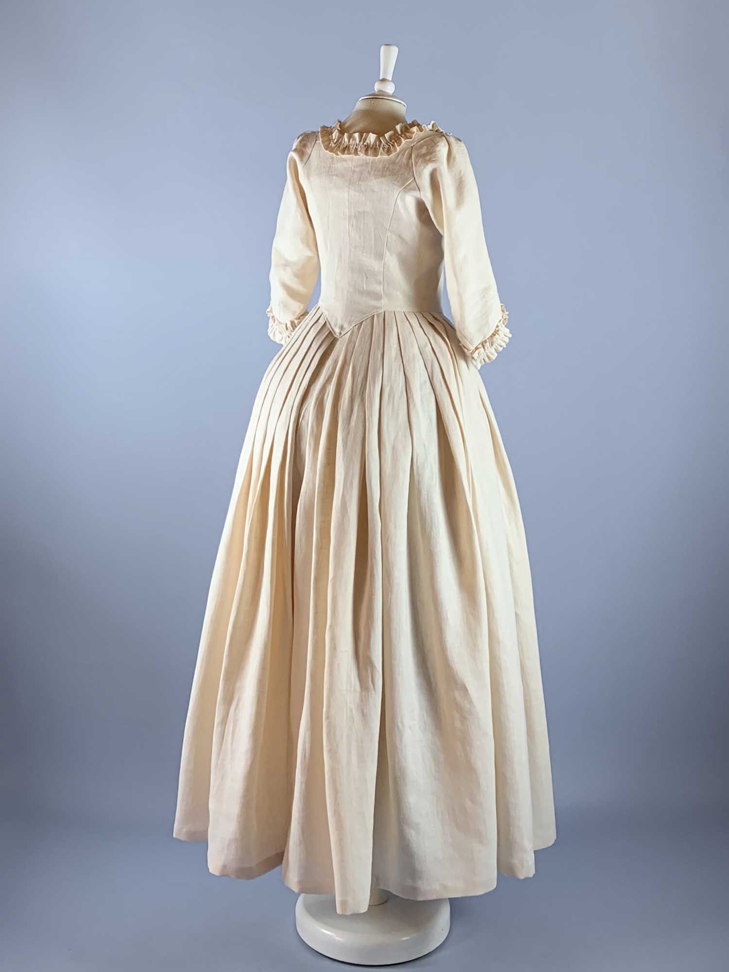 18th-Century Dress in Cream Linen - Atelier Serraspina