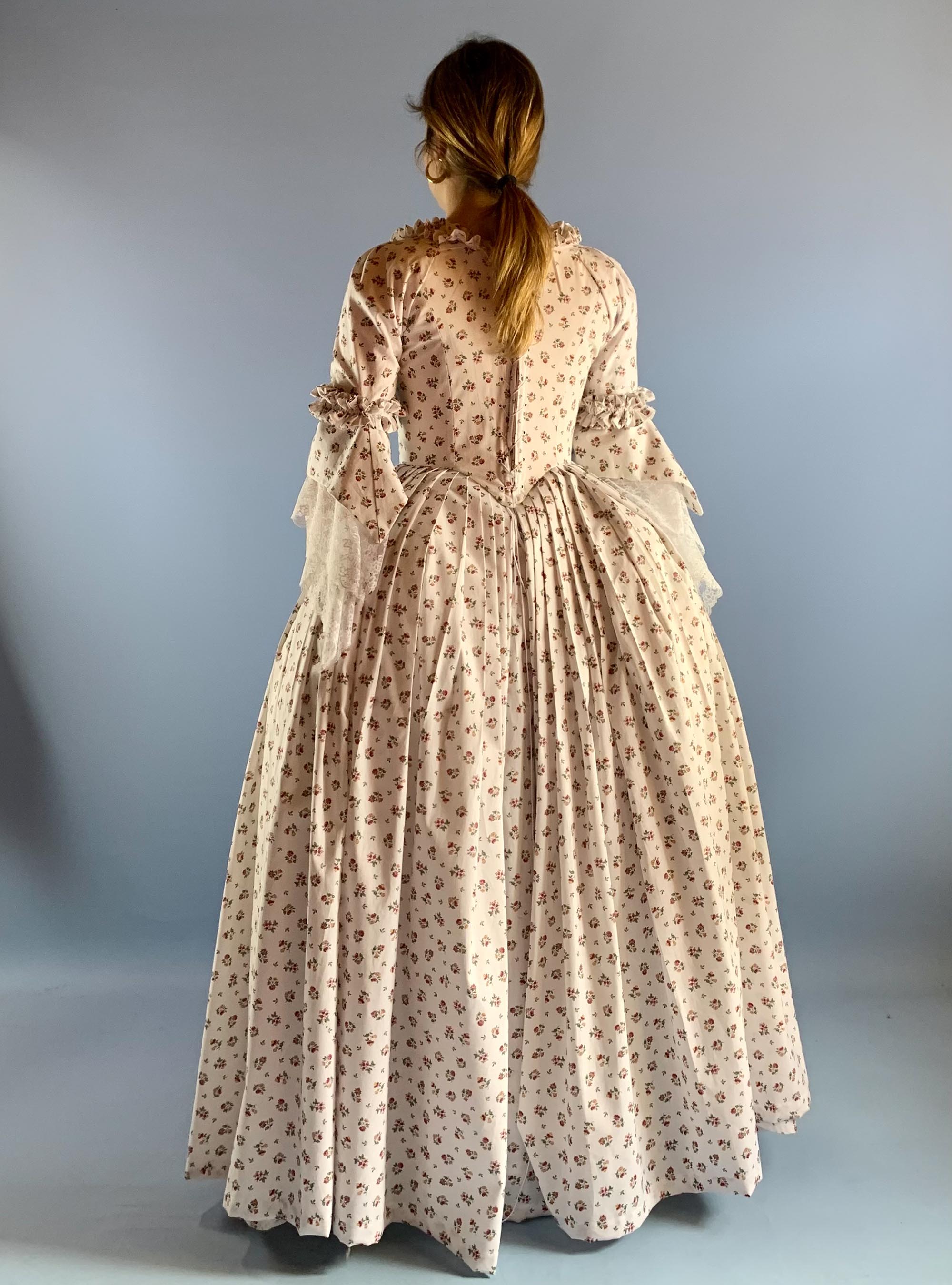 18th-Century Dress in White Floral Cotton (back lacing) - Atelier Serraspina Handcrafted Historical Costumes