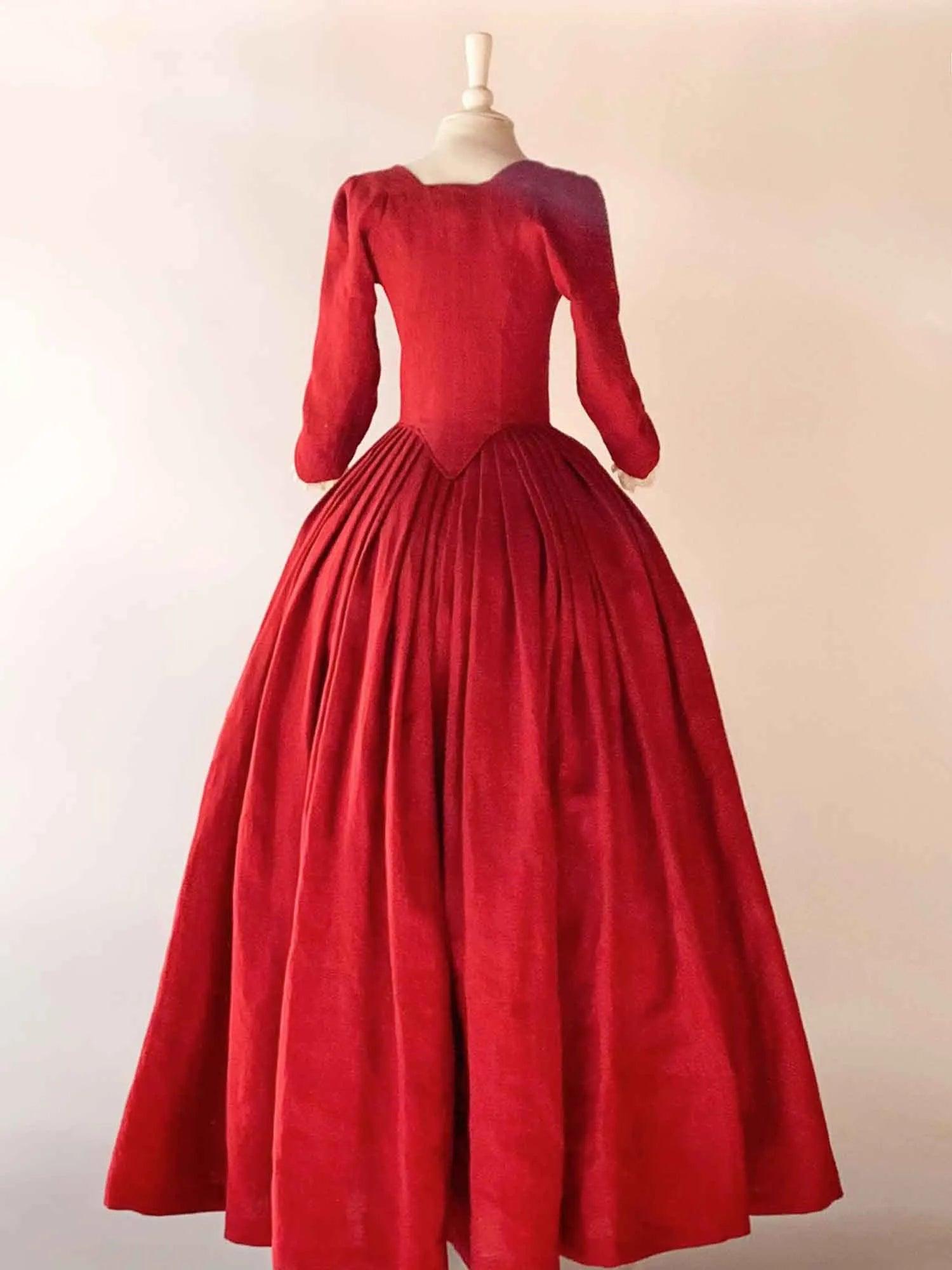 18th Century Overdress in Cherry Red Linen - Atelier Serraspina