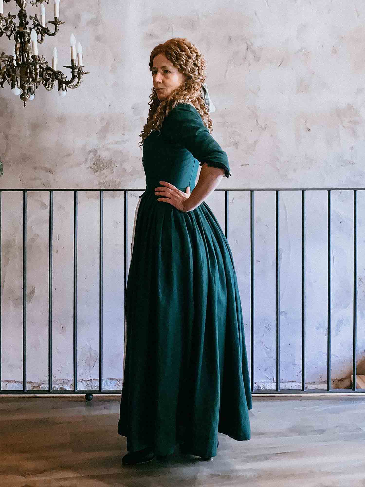 18th Century Overdress in Dark Green Linen in Dark Green Linen - Atelier Serraspina
