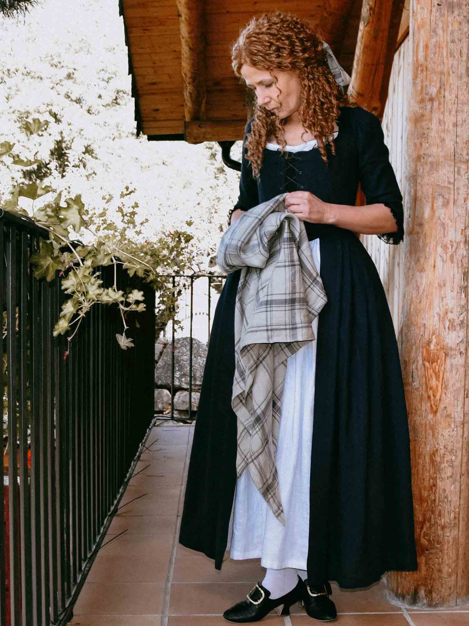 18th Century Overdress In Night Blue Linen - Atelier Serraspina Handcrafted Historical Costumes