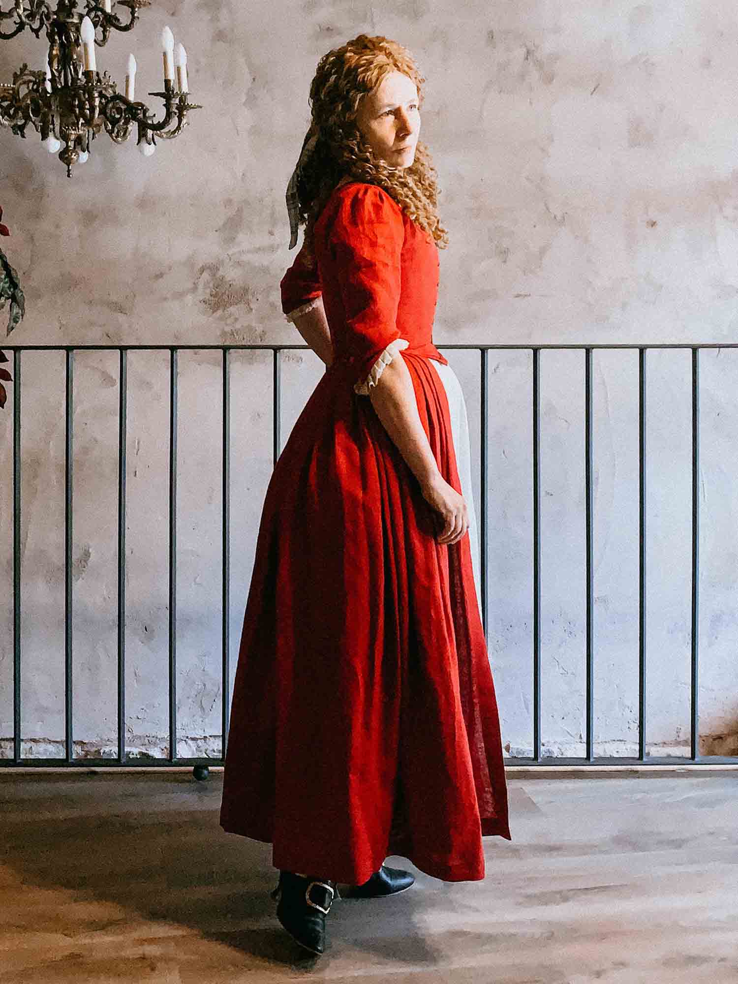 18th Century Overdress in Cherry Red Linen - Atelier Serraspina Handcrafted Historical Costumes