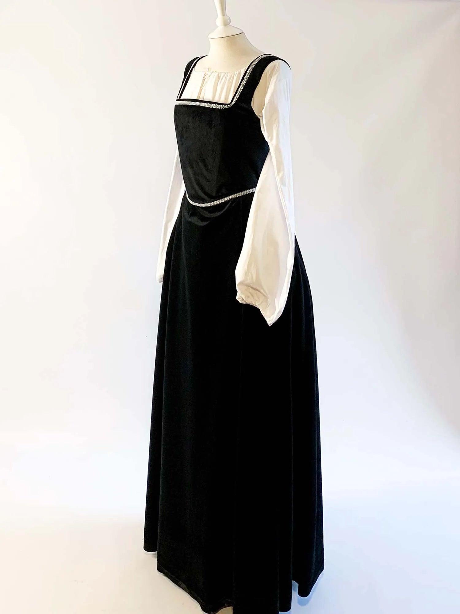 ANN, Renaissance Dress in Black Velvet - Atelier Serraspina