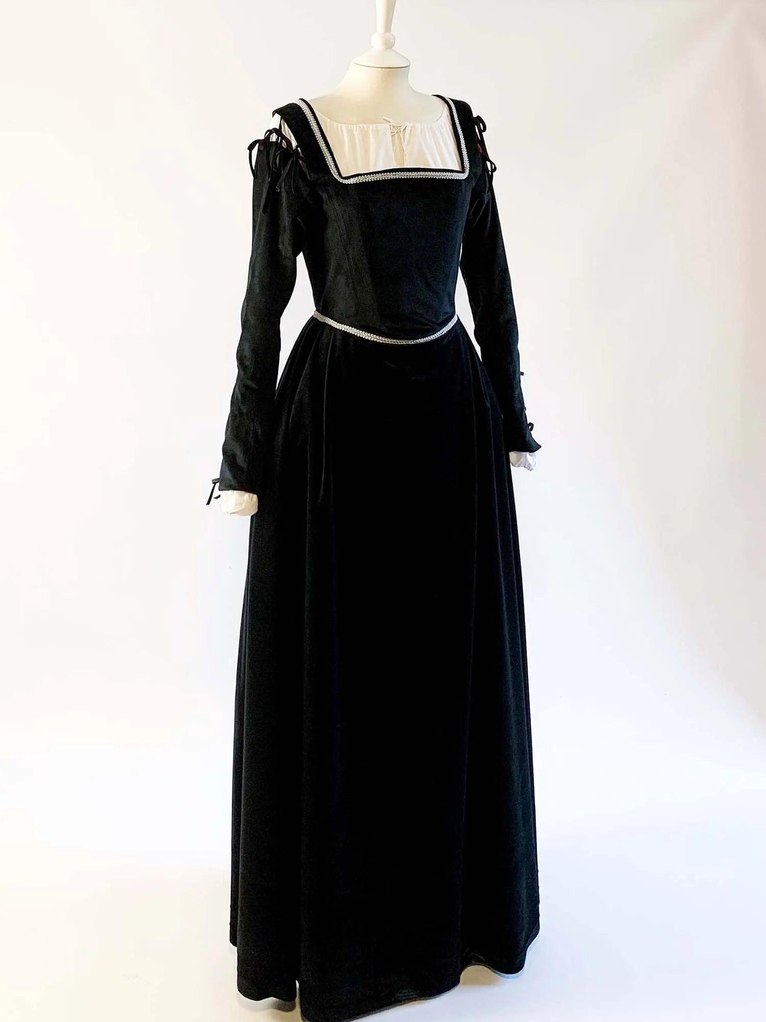 ANN, Renaissance Dress in Black Velvet with Removable Sleeves - Atelier Serraspina