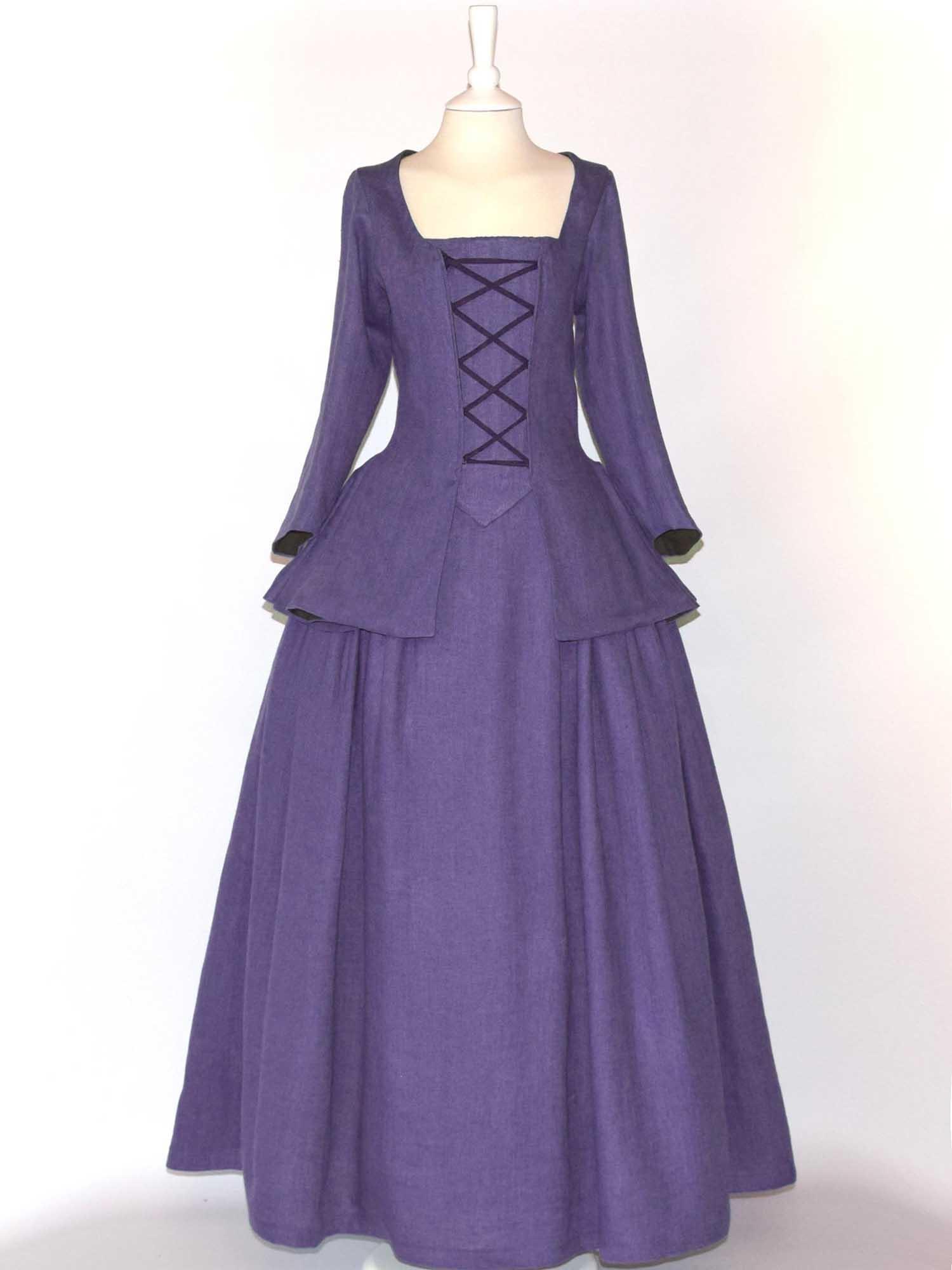 JANET, Colonial Costume in Plum Purple Linen - Atelier Serraspina - Costume 18ème siècle en lin violet