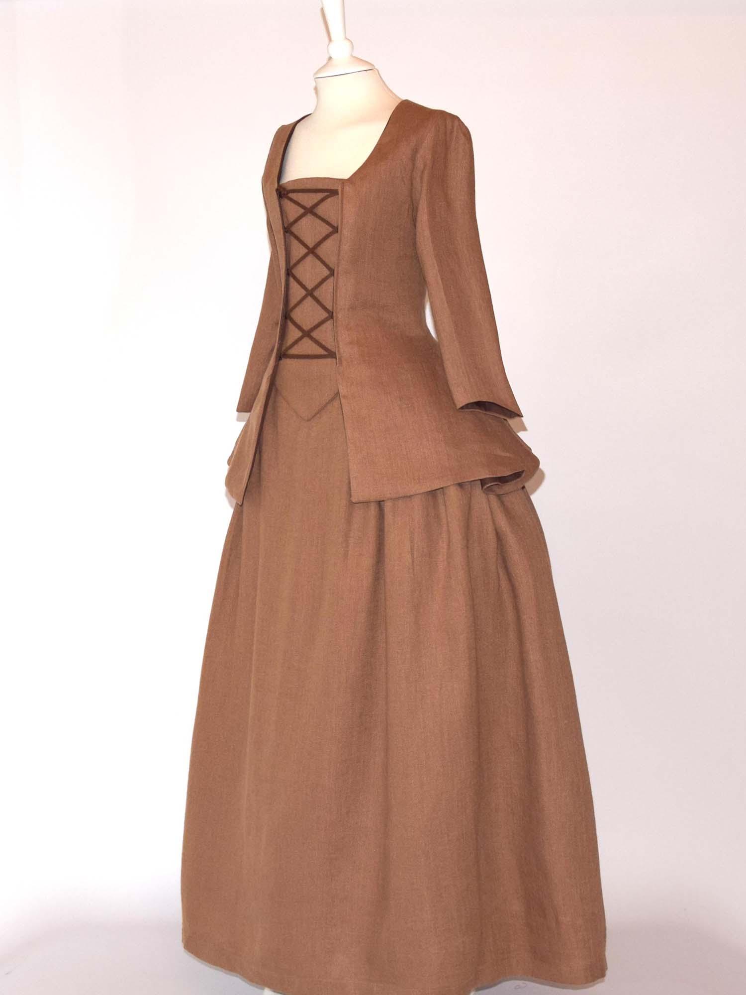 JANET, Colonial Costume in Toffee Linen - Atelier Serraspina