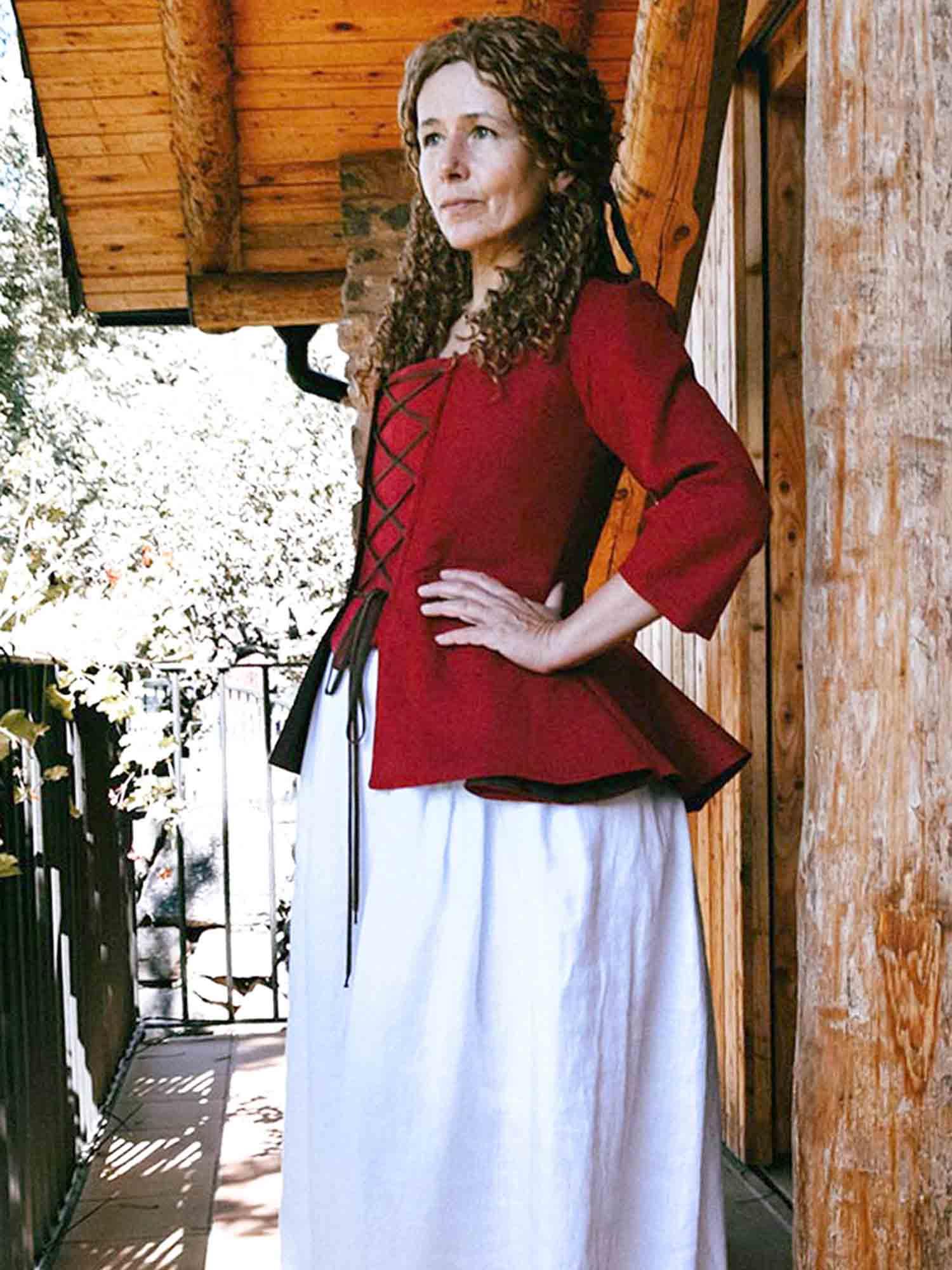 JANET, Colonial Jacket in Cherry Red Linen - Atelier Serraspina - Veste à basques en lin rouge cerise