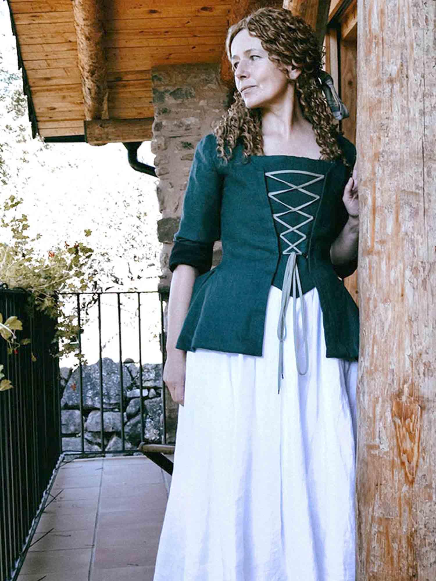 JANET, Colonial Jacket in Dark Green Linen - Atelier Serraspina - Veste à basques en lin vert sapin