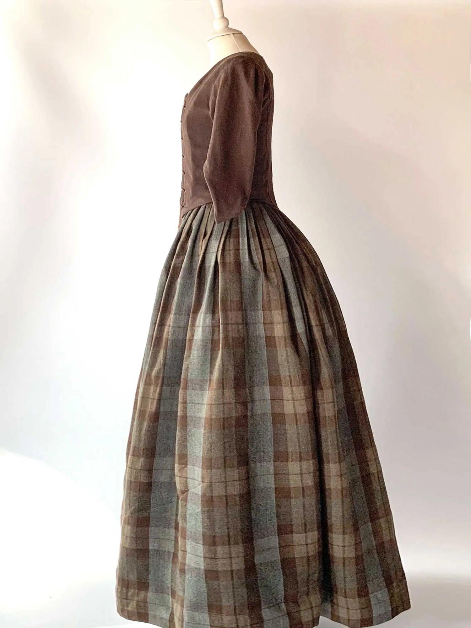 Outlander Costume in Chocolate Linen &amp; Outlander Tartan Skirt - Atelier Serraspina