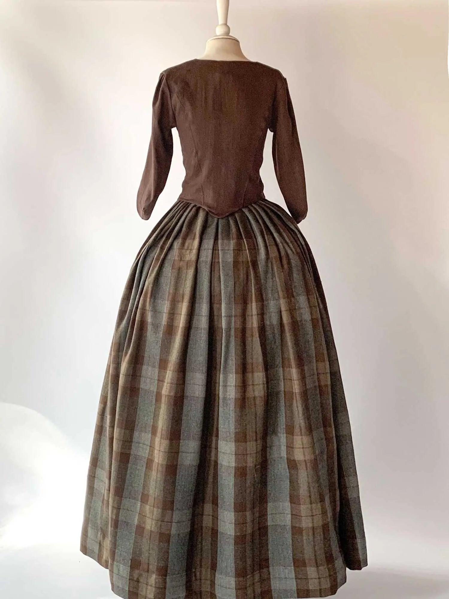 Outlander Costume in Chocolate Linen &amp; Outlander Tartan Skirt - Atelier Serraspina