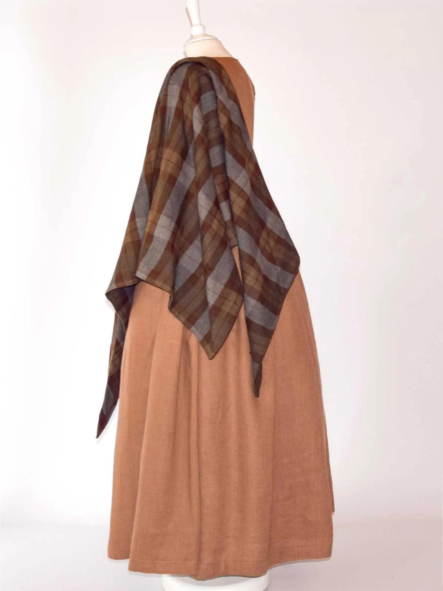Historical Costume in Toffee Linen & Outlander Tartan Shawl - Atelier Serraspina