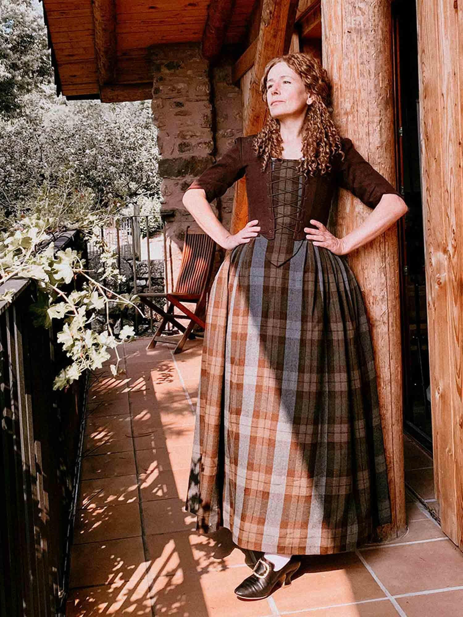 Outlander Costume in Chocolate Linen & Outlander Tartan Skirt - Atelier Serraspina
