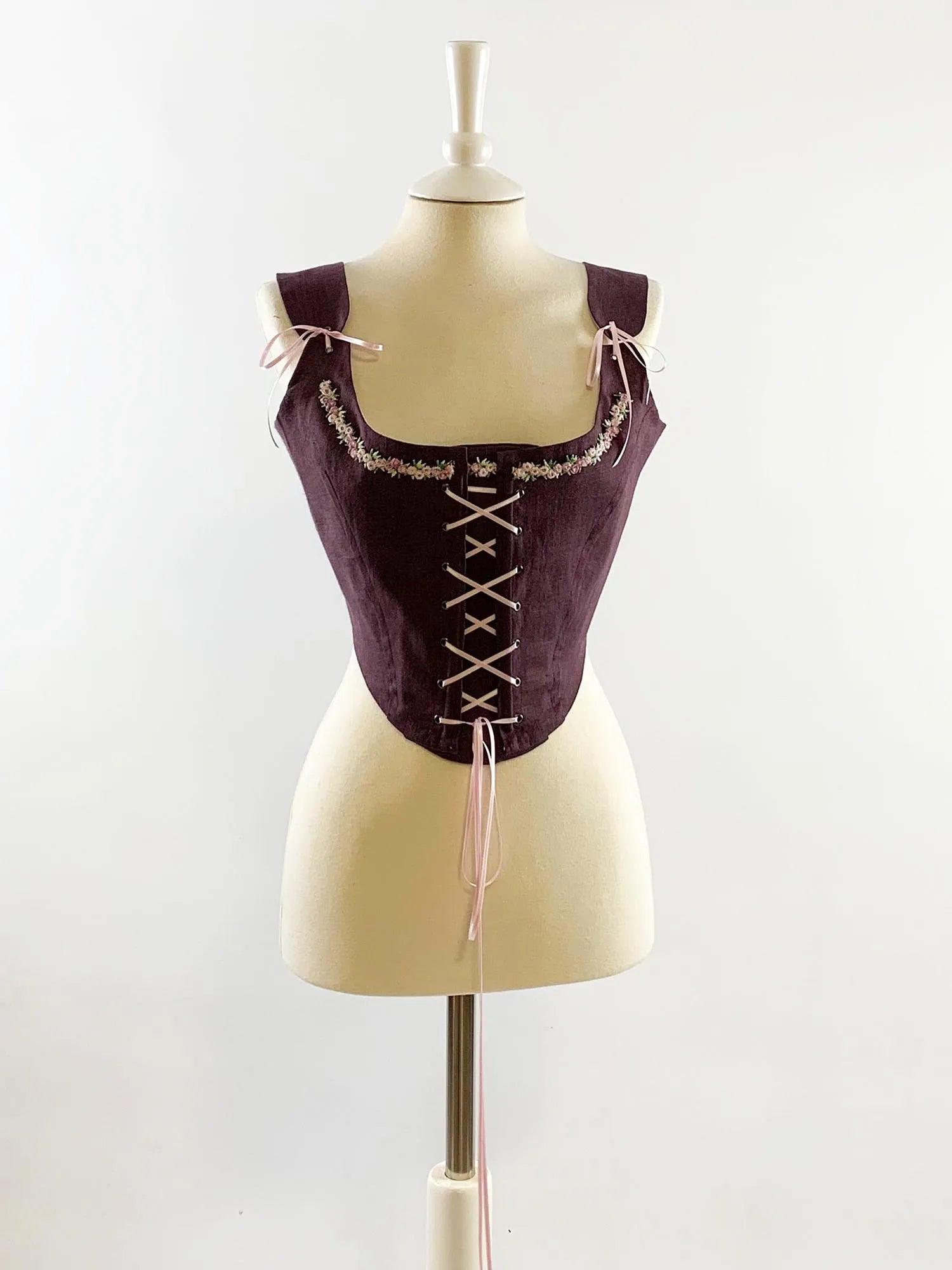 https://atelier-serraspina.com/cdn/shop/files/isolde-renaissance-corset-plum-purple-linen-4.webp?v=1710065932