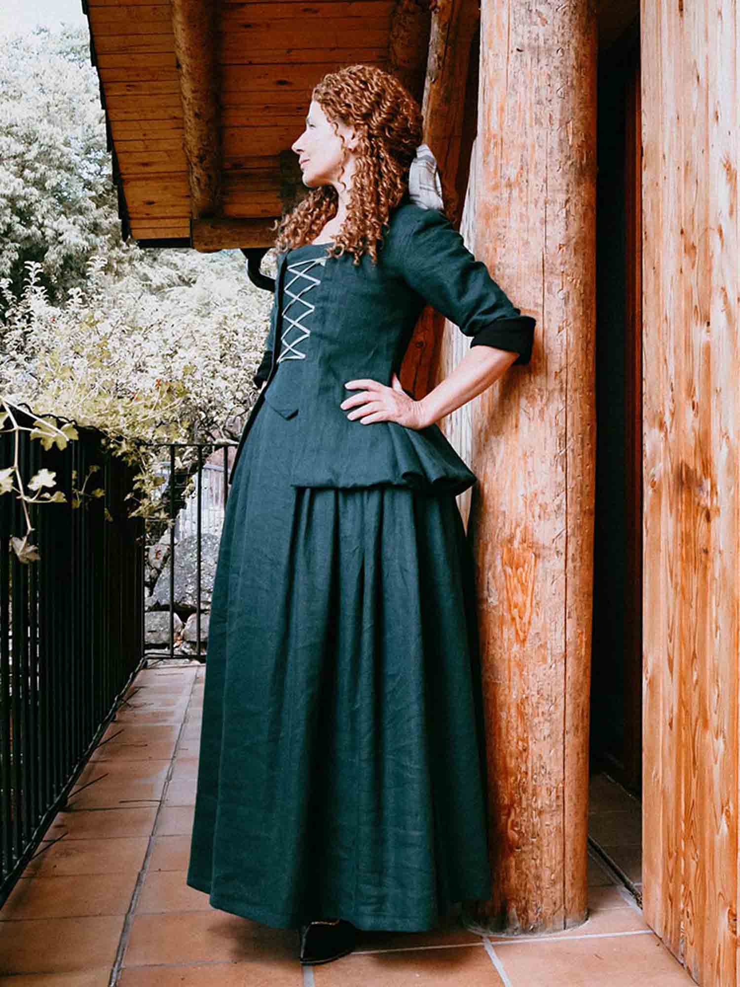 Janet - Colonial Costume in Dark Green Linen - Atelier Serraspina