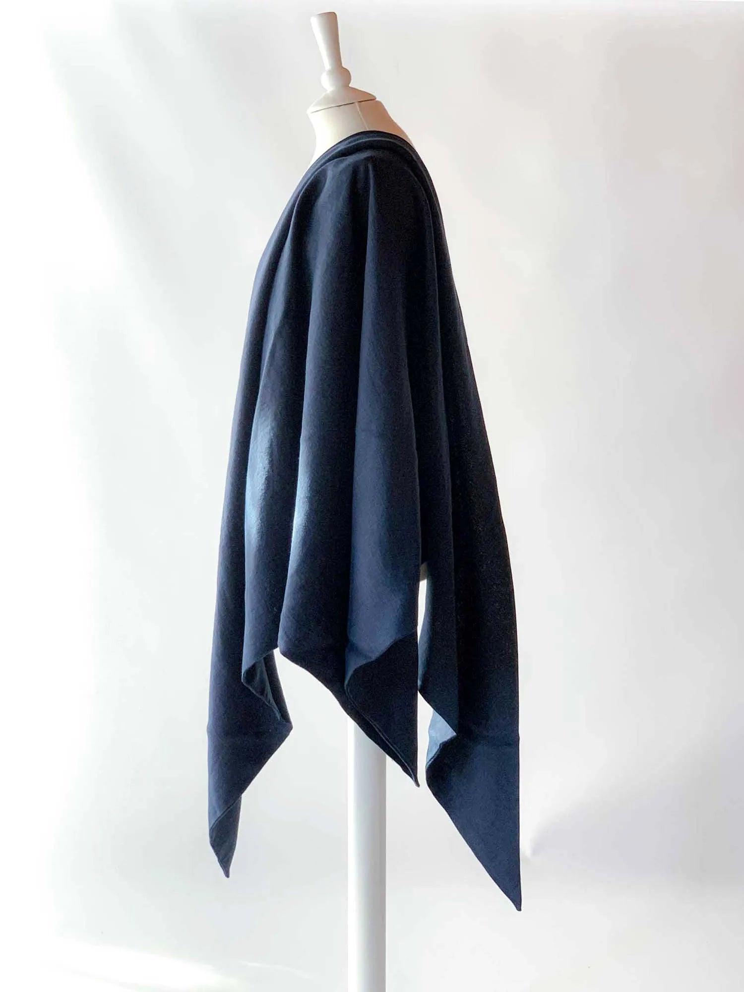 Large Linen Shawl in Night Blue Linen - Atelier Serraspina