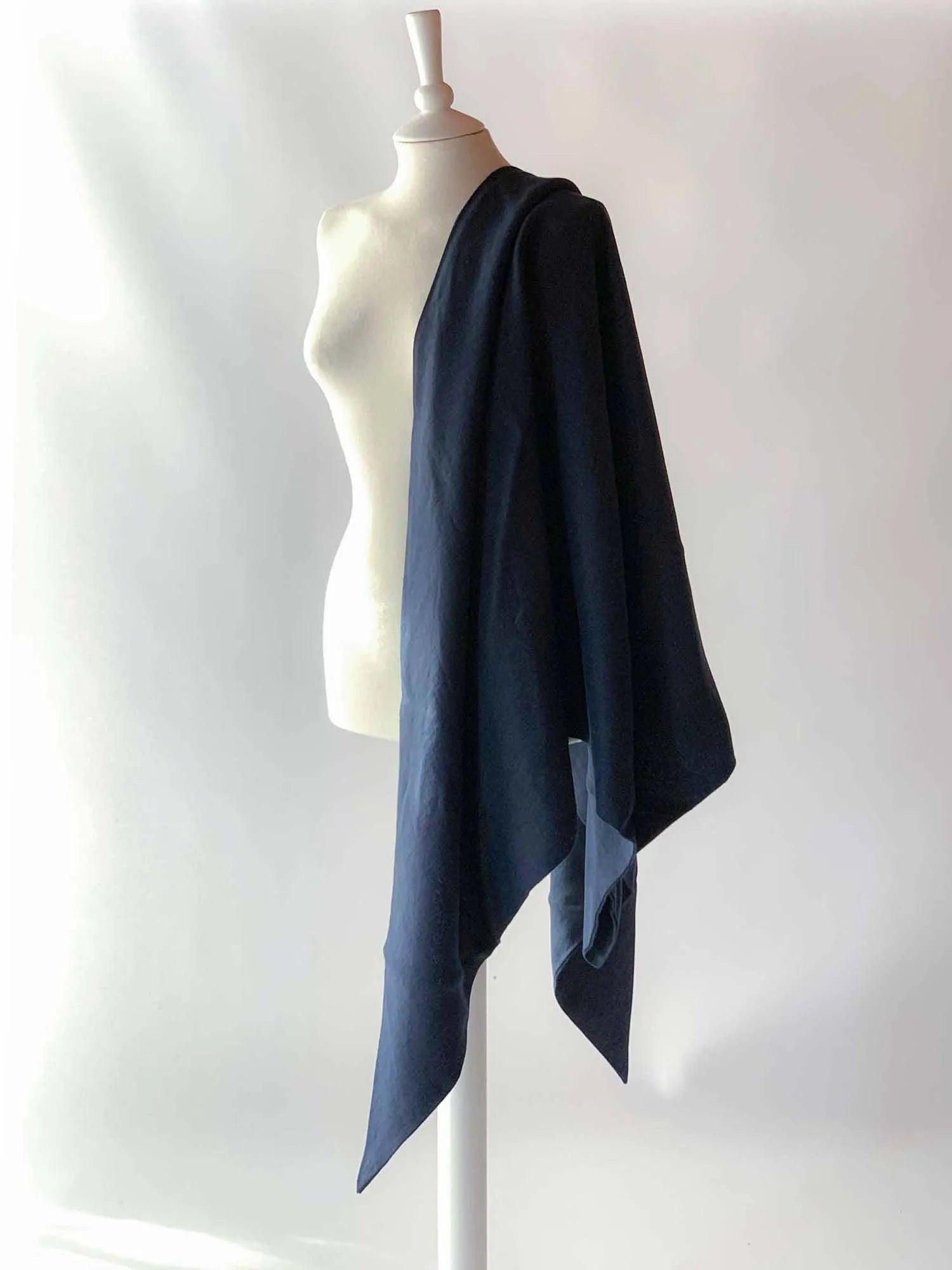 Large Linen Shawl in Night Blue Linen - Atelier Serraspina