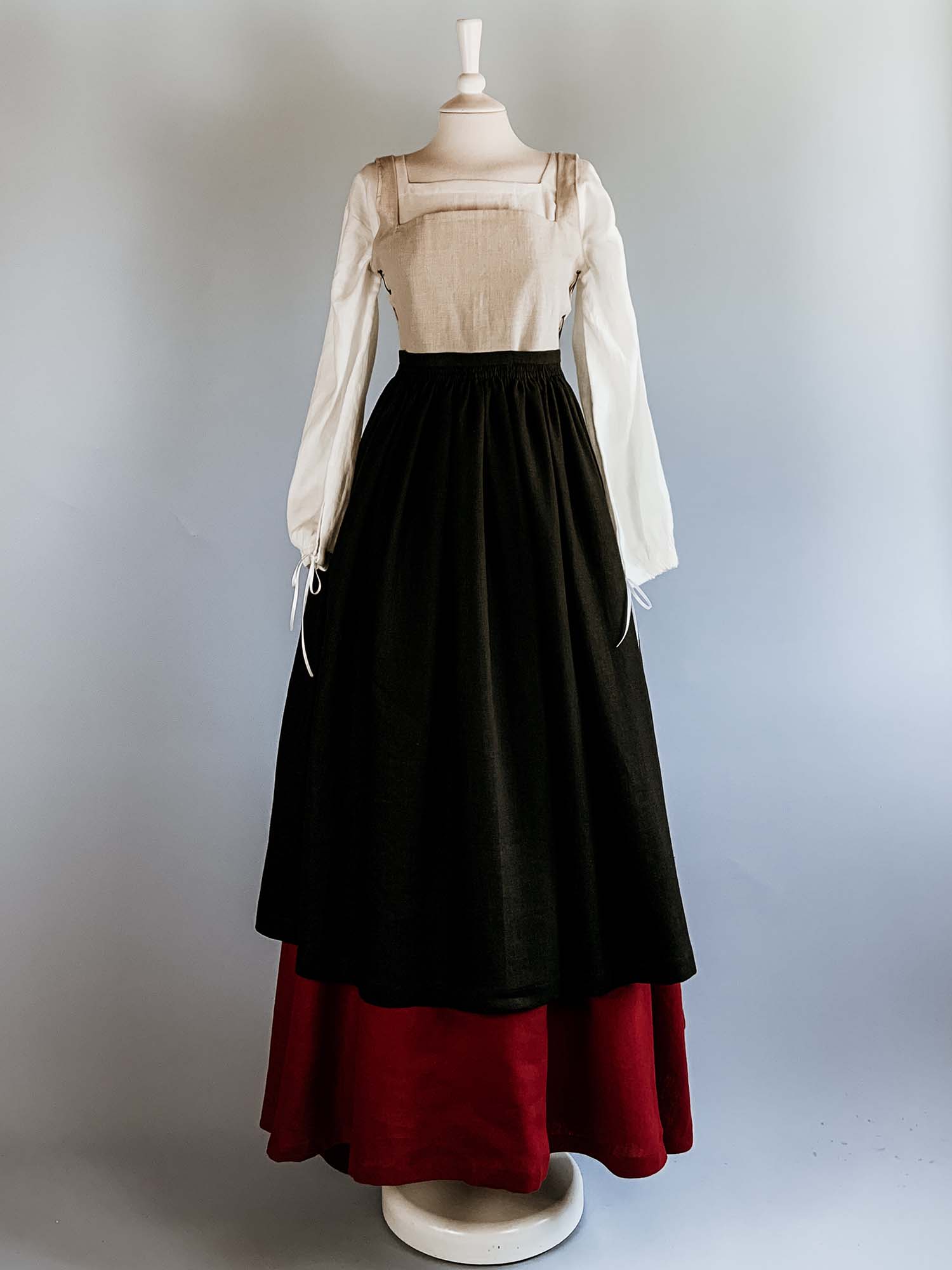 Linen Apron in Black Linen - Renaissance Costumes - Atelier Serraspina