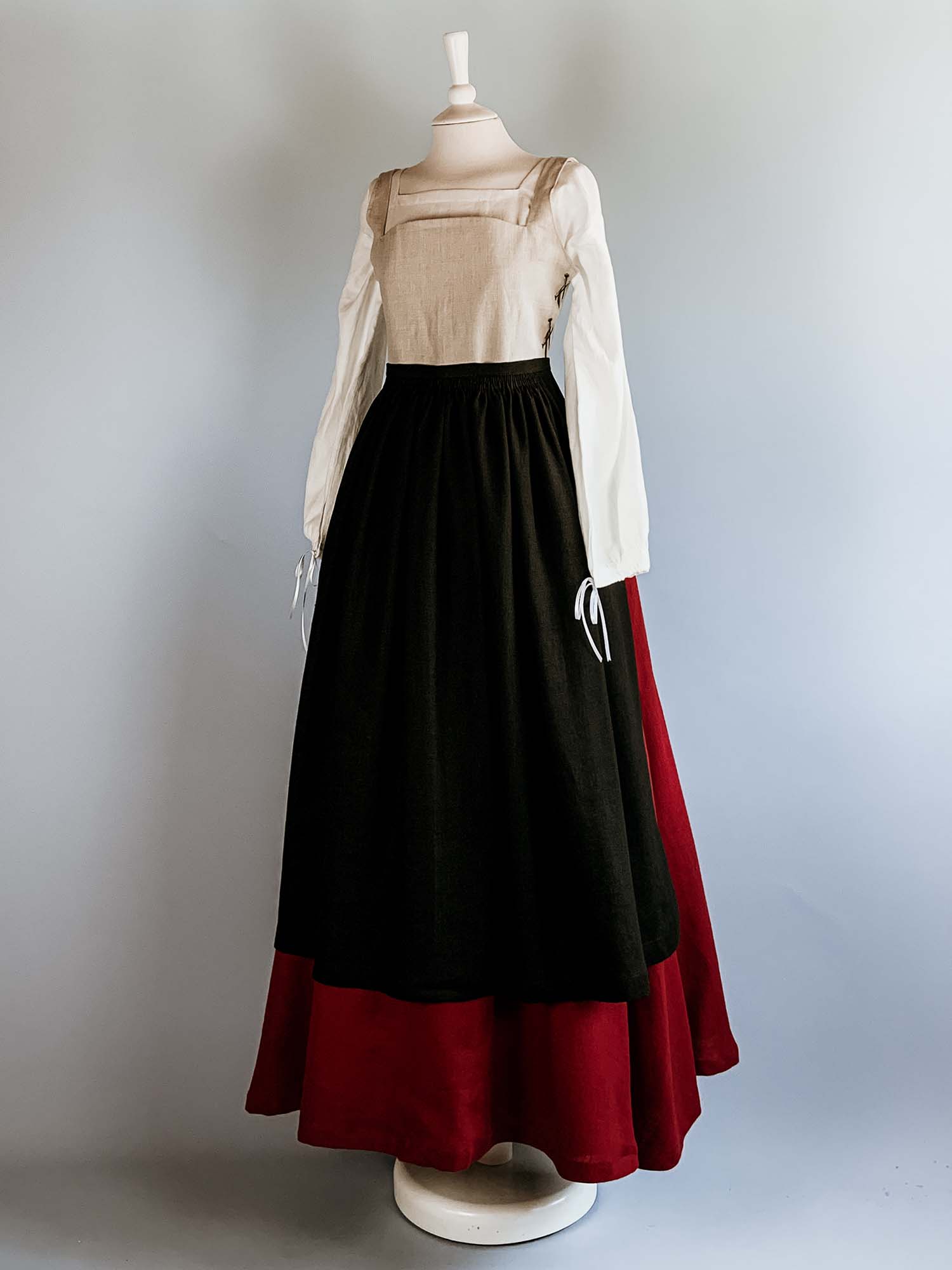 Linen Apron in Black Linen - Renaissance Costumes - Atelier Serraspina