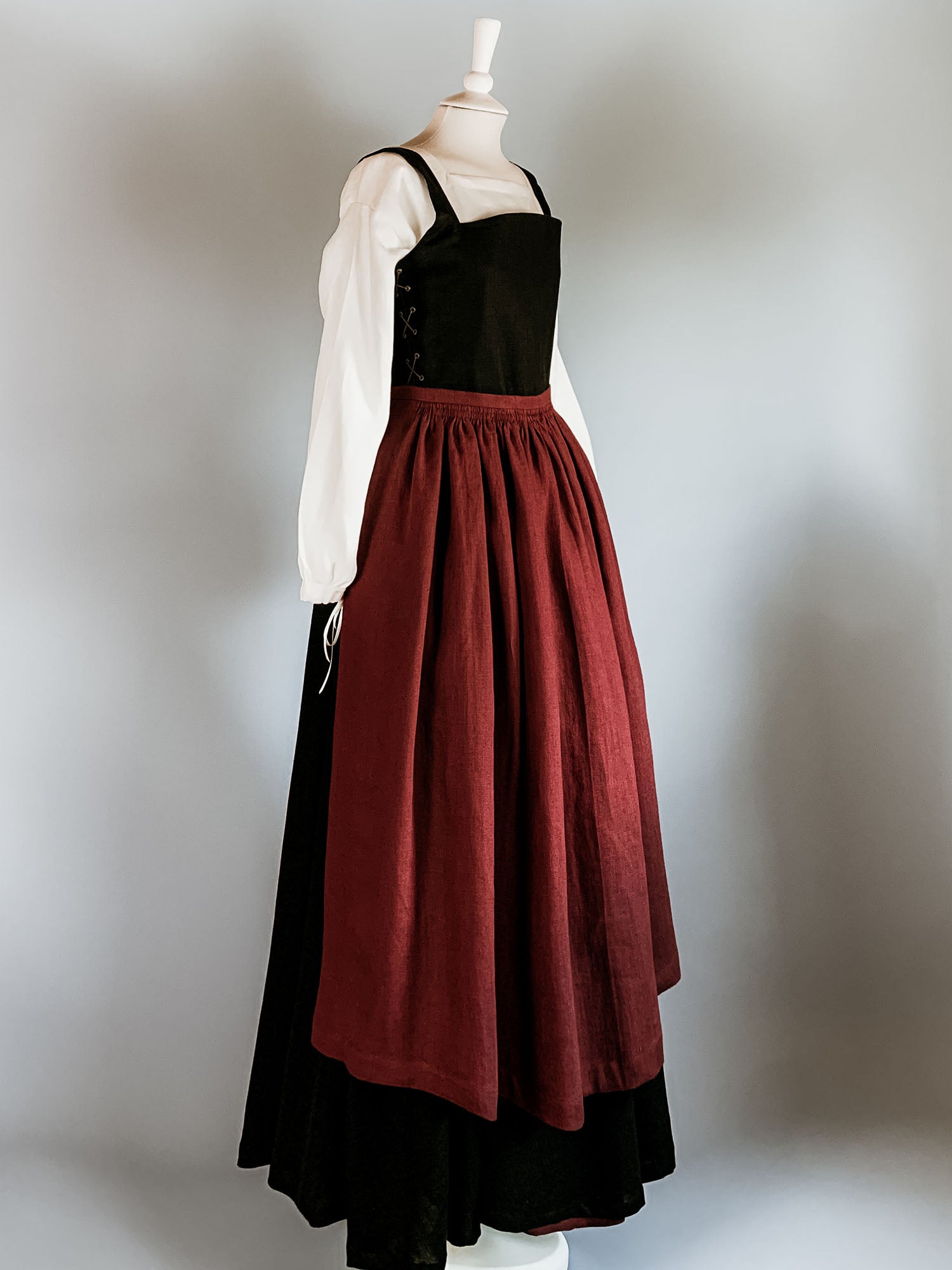 Linen Apron in Burgundy Linen - Atelier Serraspina