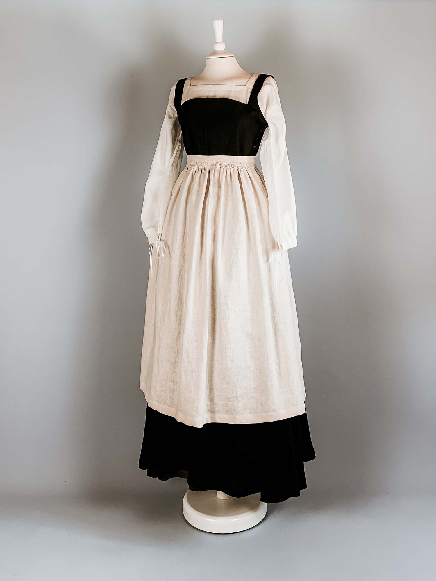 Linen Apron in Cream Linen - Atelier Serraspina