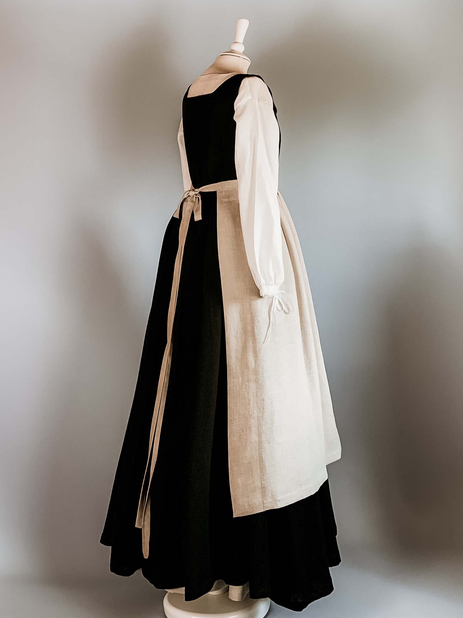 Linen Apron in Undyed Linen - Atelier Serraspina