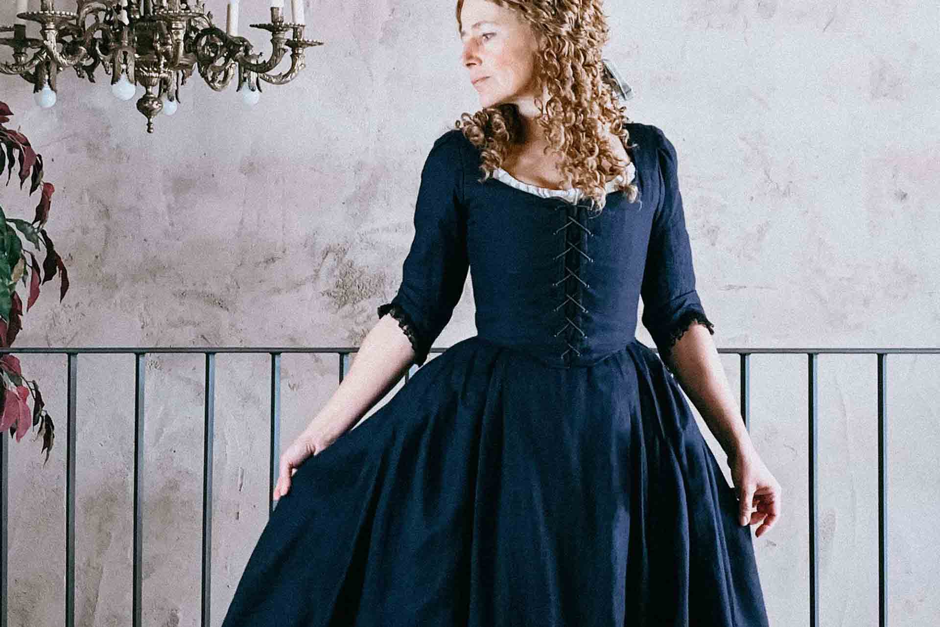 Louise, 18th-century dress in Night Blue Linen - Atelier Serraspina