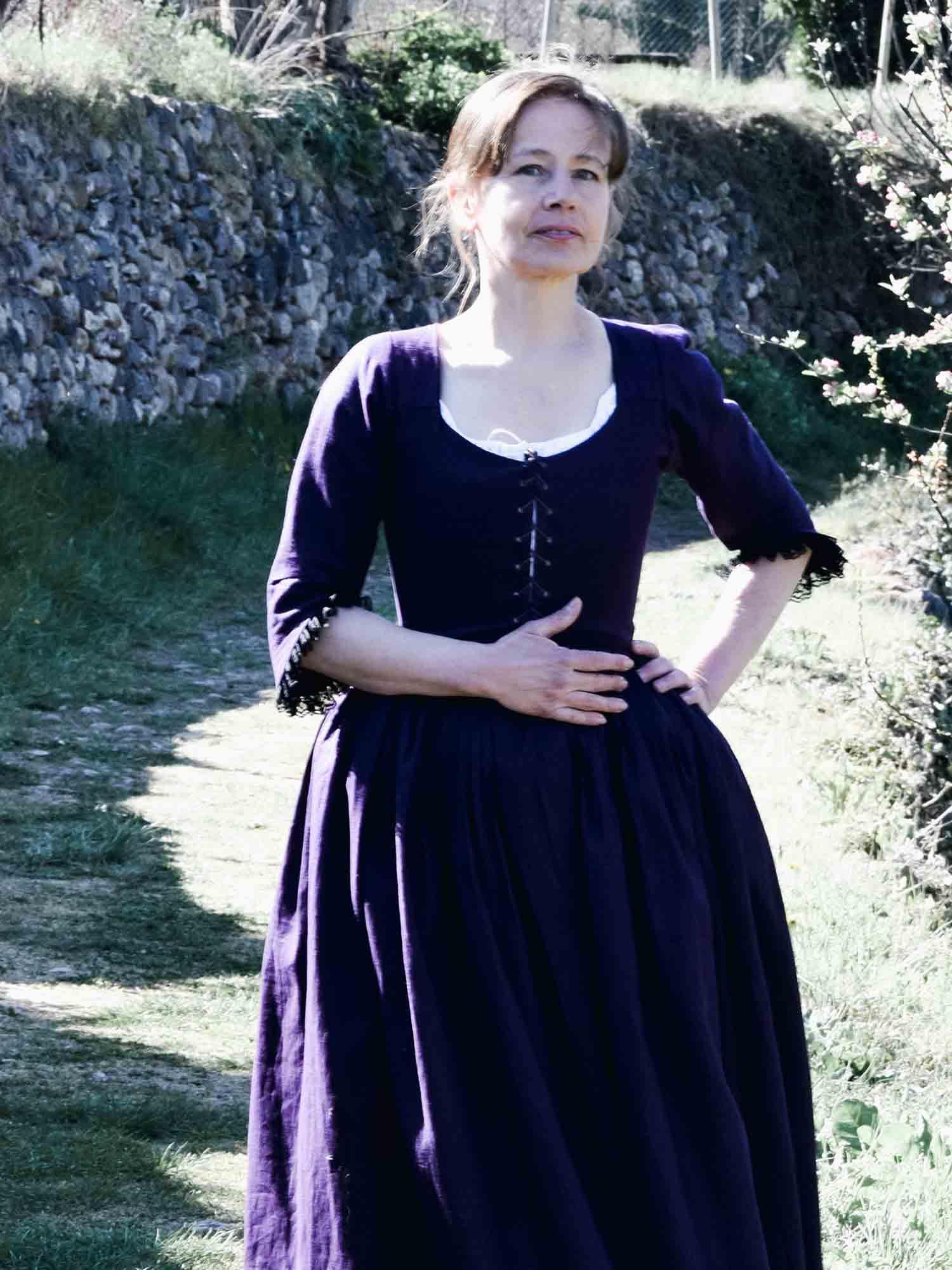 LOUISE, 18th-Century Dress In Plum Purple Linen - Atelier Serraspina
