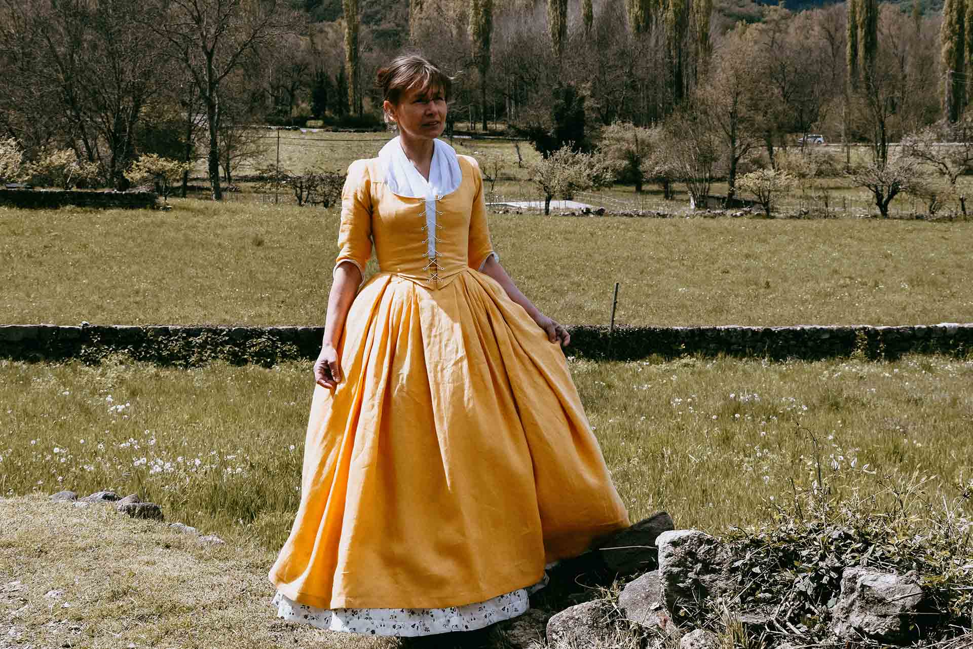 Louise, 18th-century dress in Sunflower Linen - Atelier Serraspina