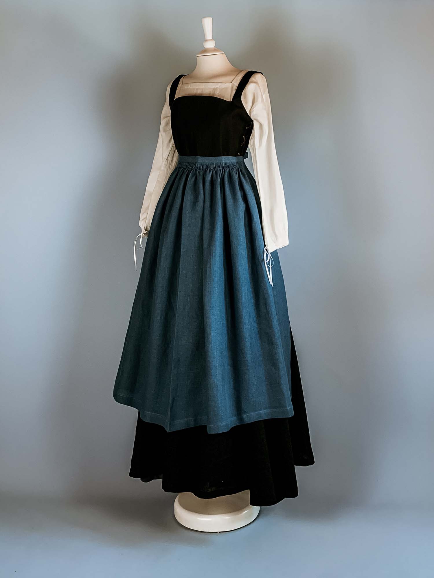 Complete Renaissance Costume in Black & Blue Linen - Renaissance Costumes - Atelier Serraspina