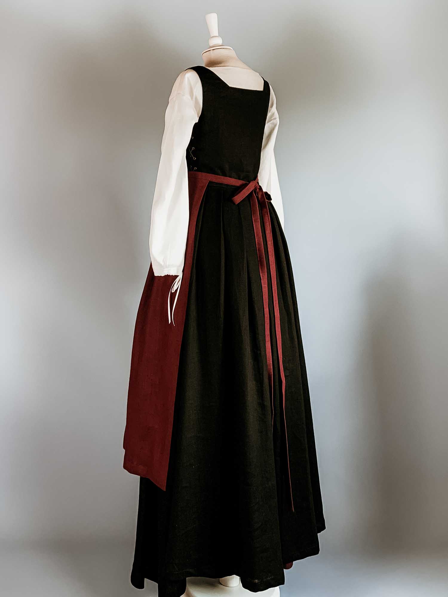 Renaissance Costume in Black &amp; Burgundy linen - Renaissance Costumes - Atelier Serraspina