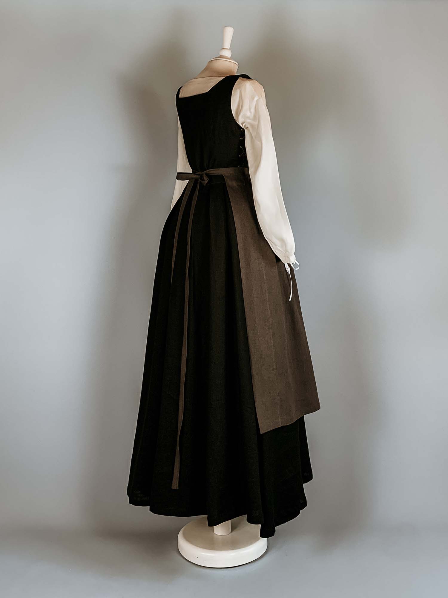 Complete Renaissance Costume in Black &amp; Dark Gray Linen - Renaissance Costumes - Atelier Serraspina