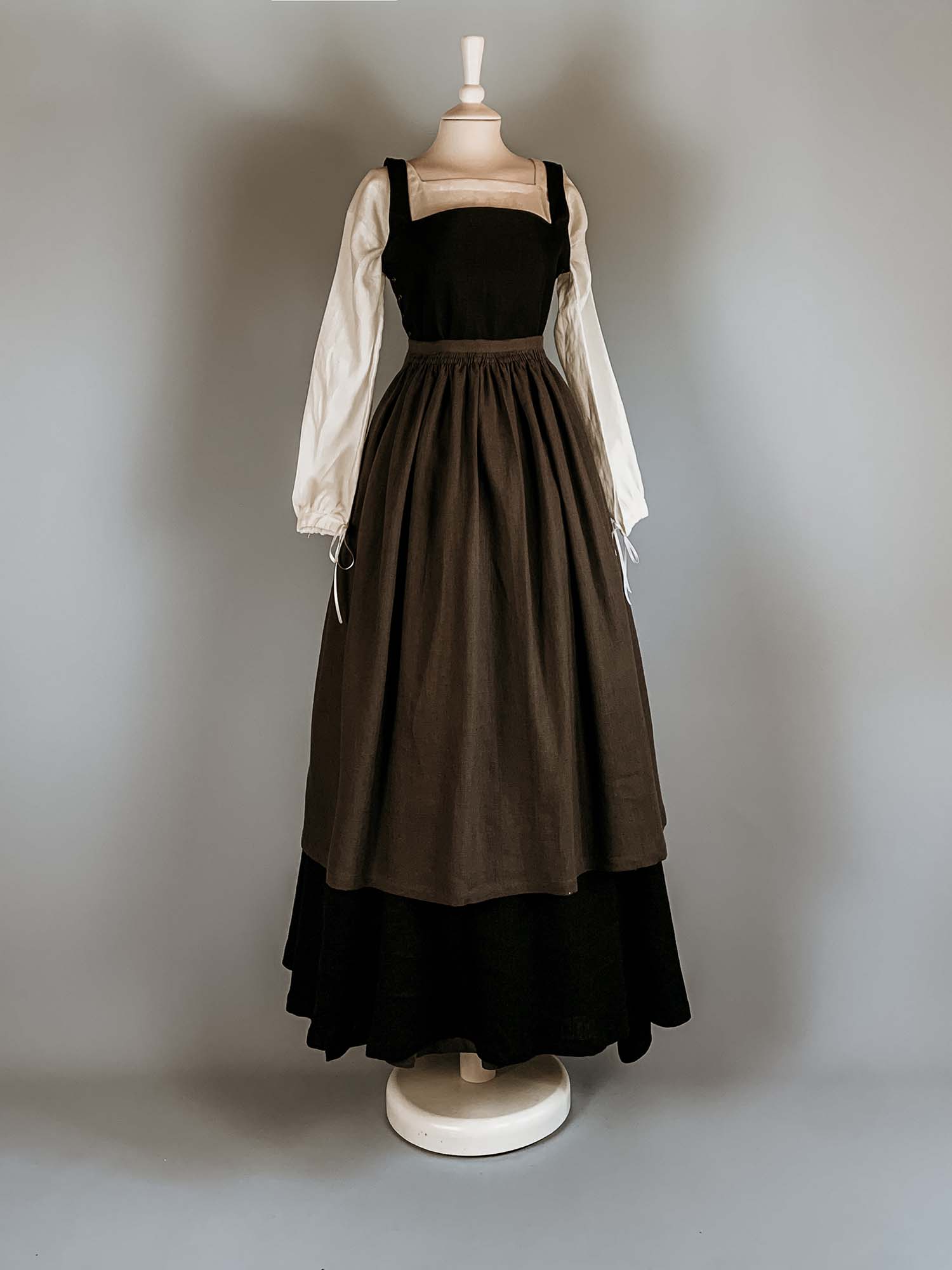 Complete Renaissance Costume in Black & Dark Gray Linen - Renaissance Costumes - Atelier Serraspina