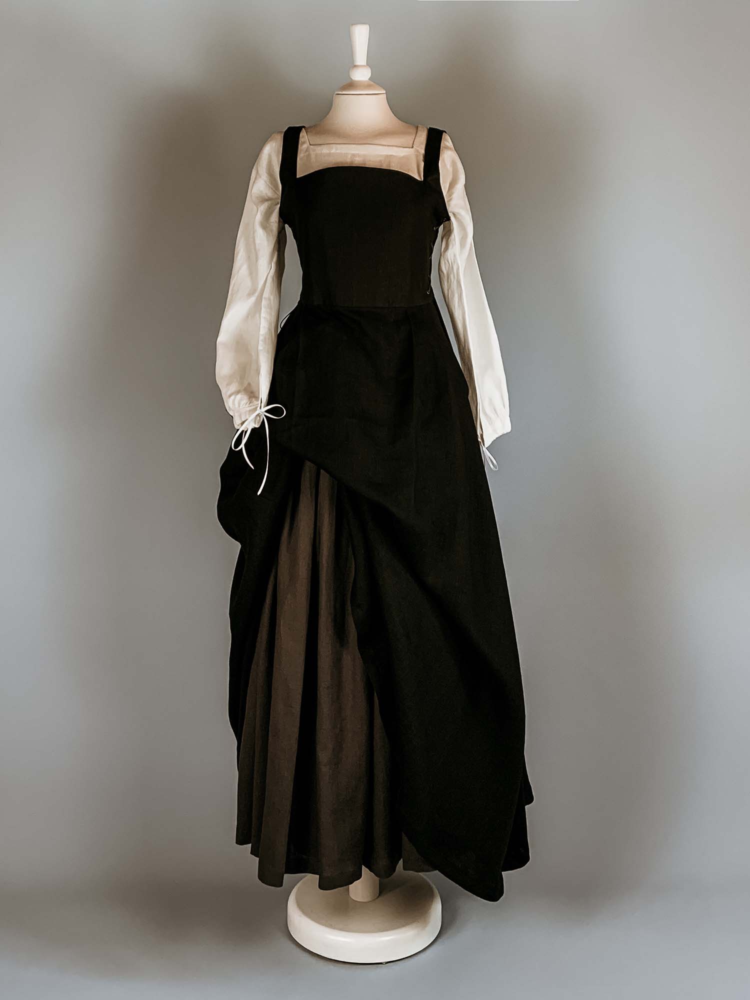 Complete Renaissance Costume in Black & Dark Gray Linen - Renaissance Costumes - Atelier Serraspina