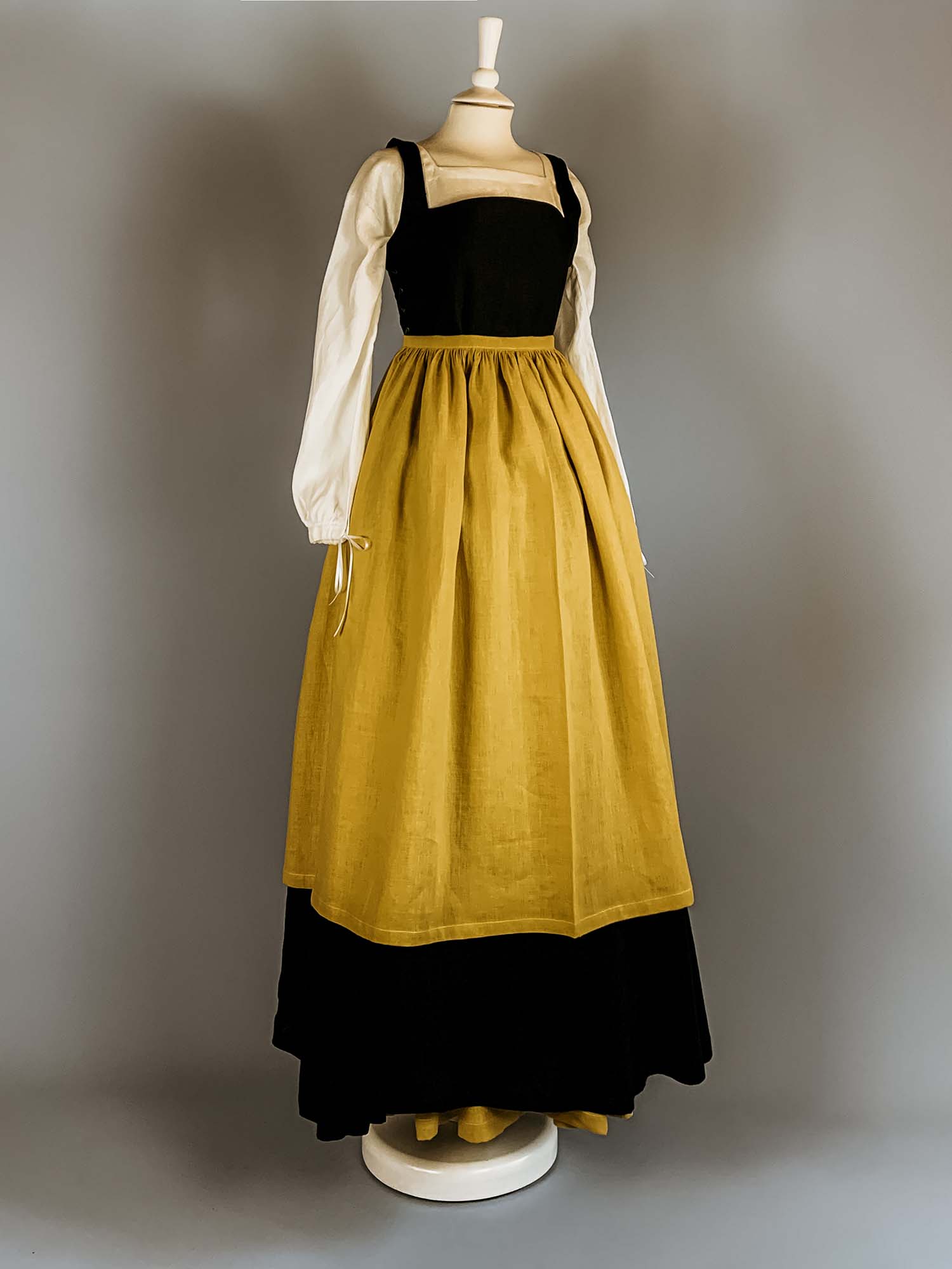 Complete Renaissance Costume in Black & Mango Linen - Renaissance Costumes - Atelier Serraspina