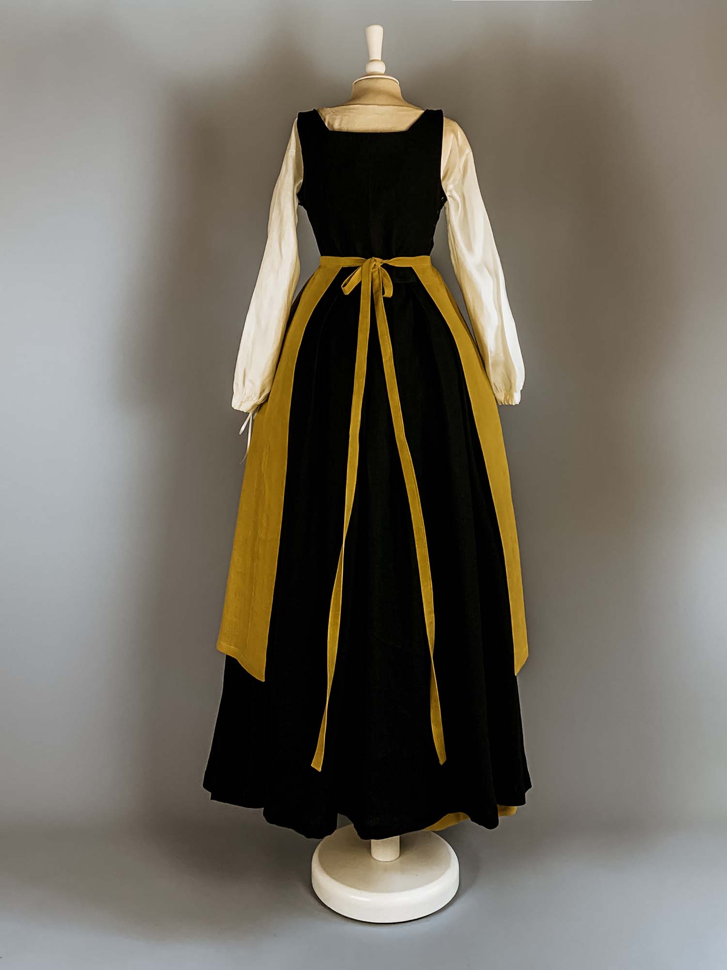 Complete Renaissance Costume in Black &amp; Mango Linen - Renaissance Costumes - Atelier Serraspina