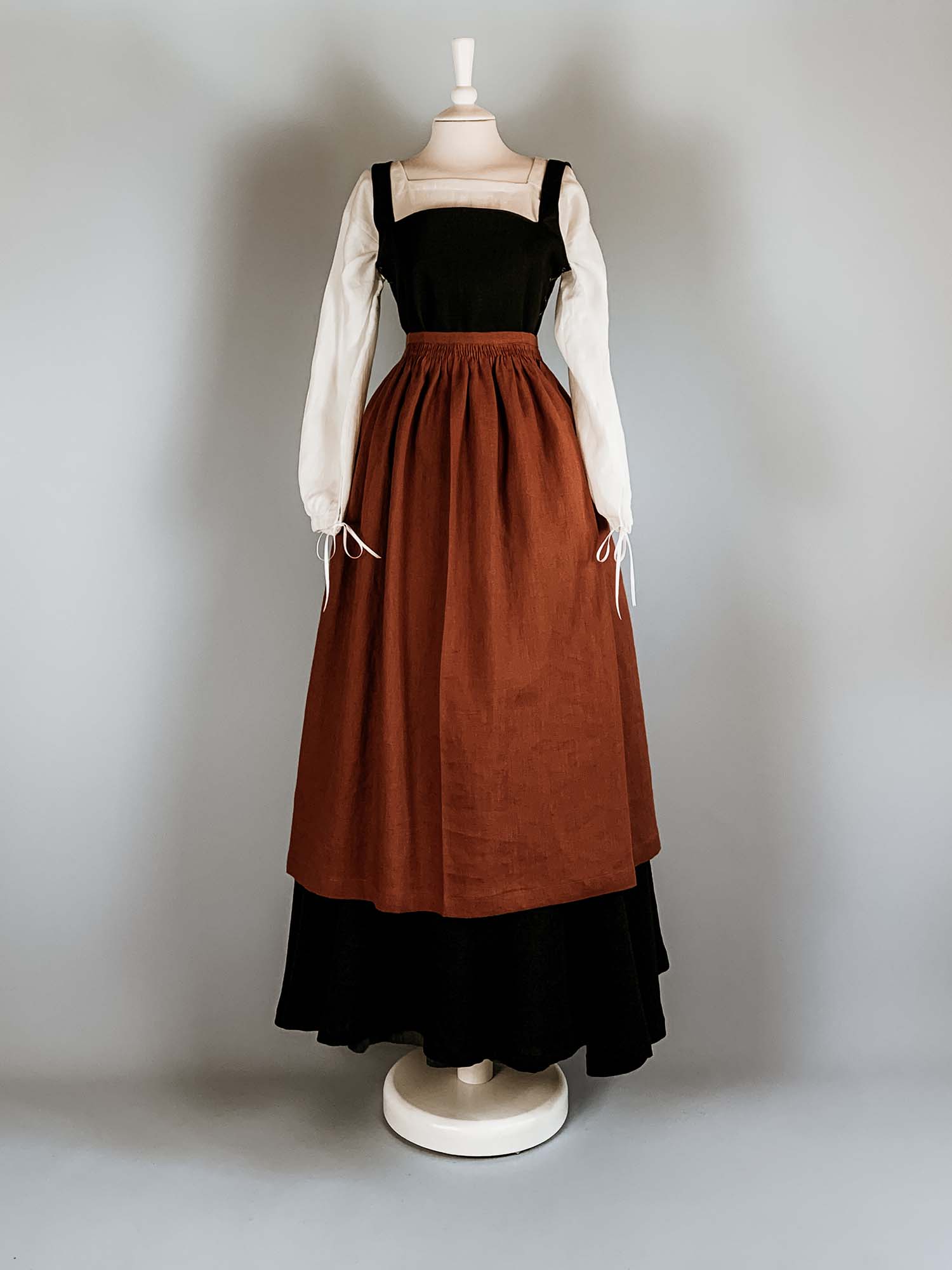 Complete Renaissance Costume in Black & Rust Orange - Renaissance Costumes - Atelier Serraspina