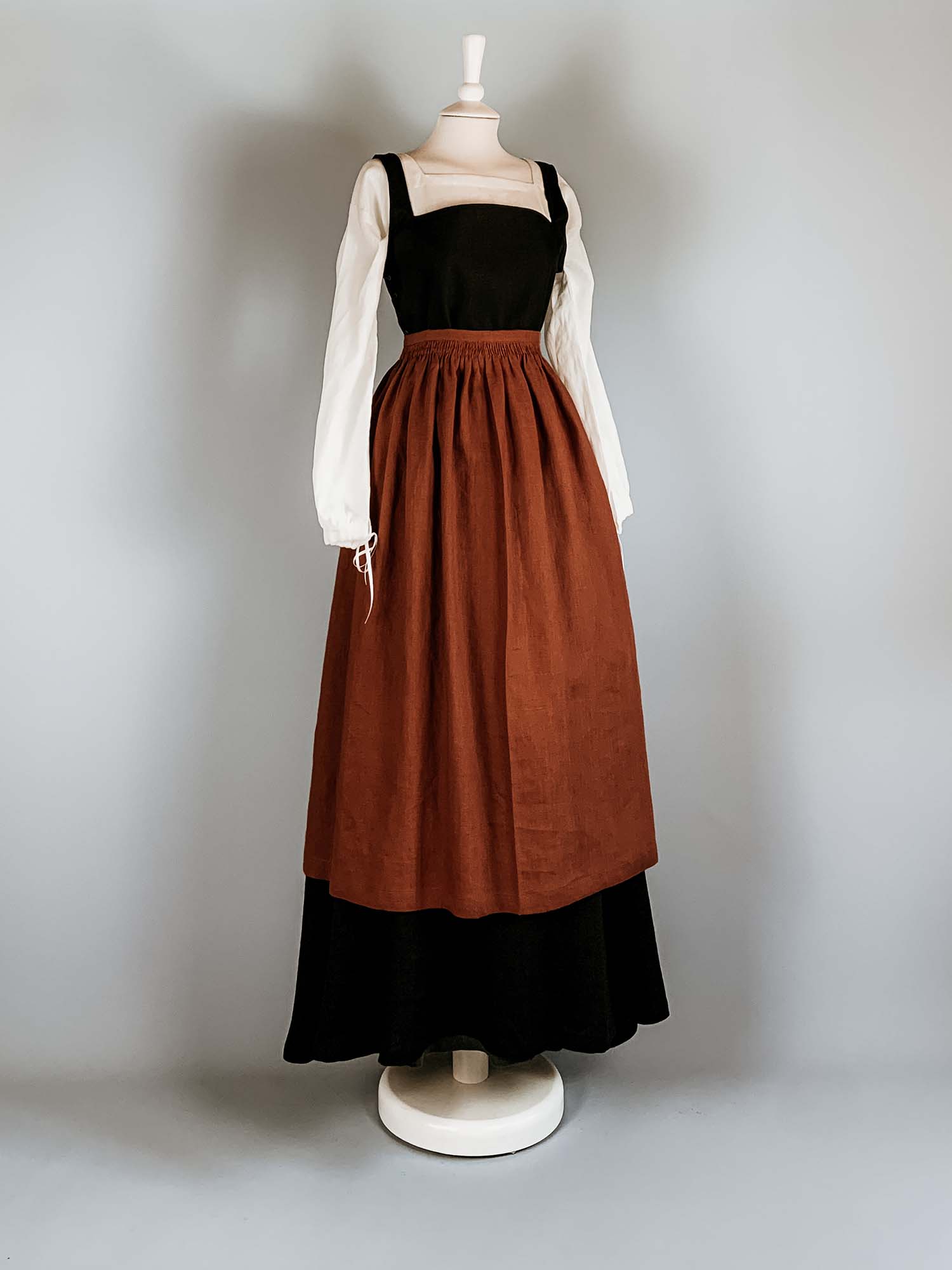 Complete Renaissance Costume in Black & Rust Orange - Renaissance Costumes - Atelier Serraspina