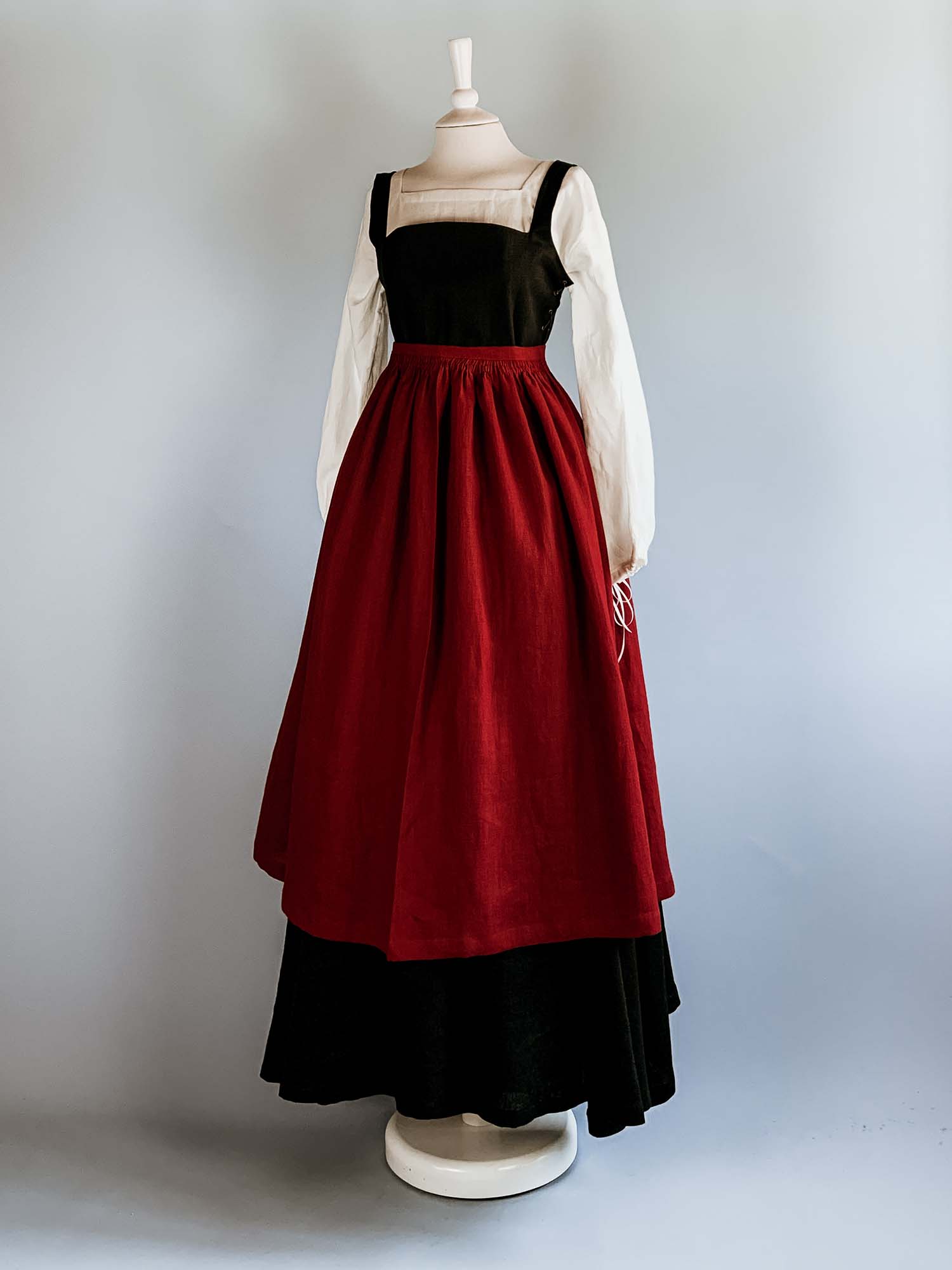 Complete Renaissance Costume in Black & Cherry Red Linen - Renaissance Costumes - Atelier Serraspina