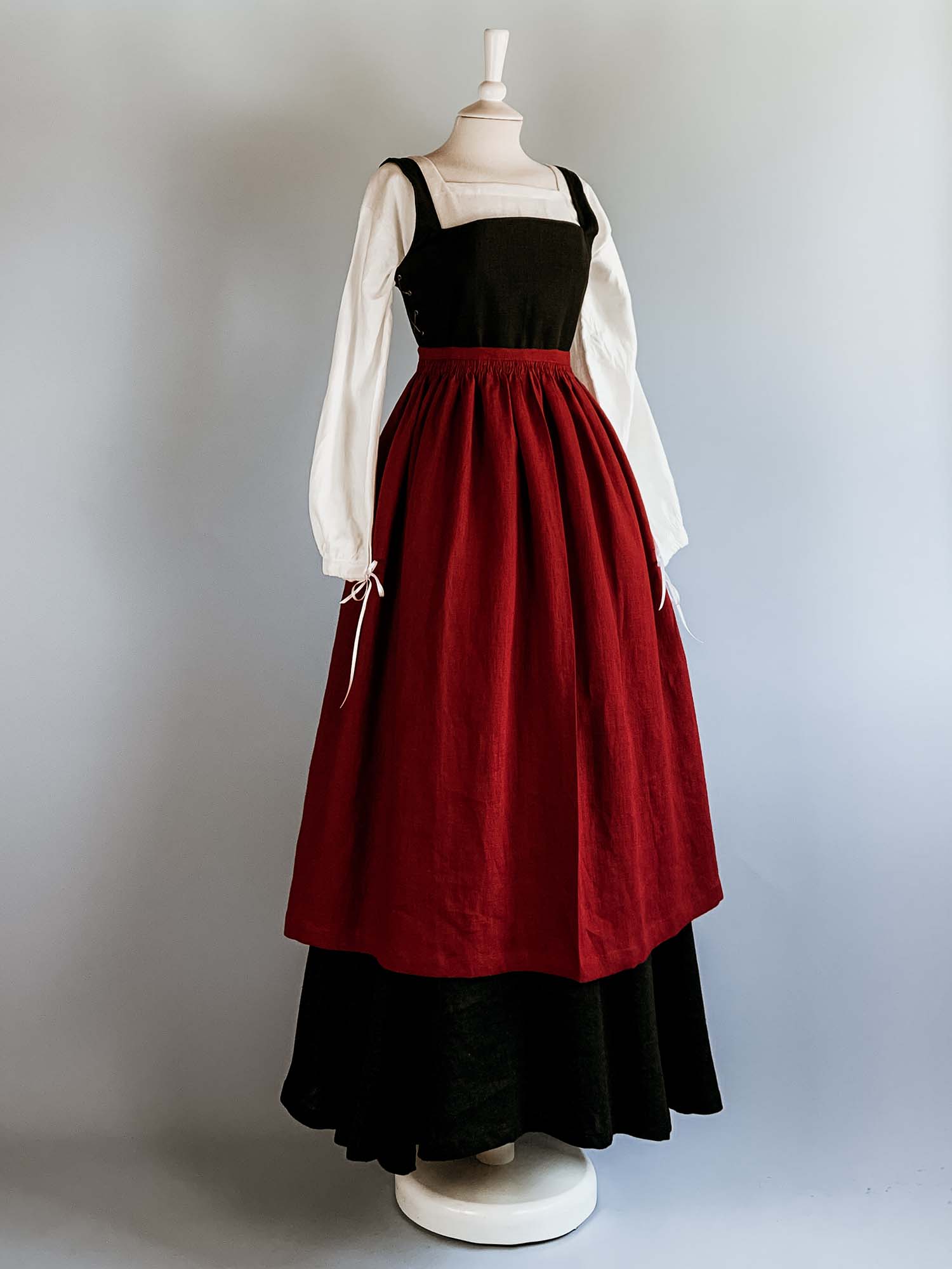 Complete Renaissance Costume in Black &amp; Cherry Red Linen - Renaissance Costumes - Atelier Serraspina