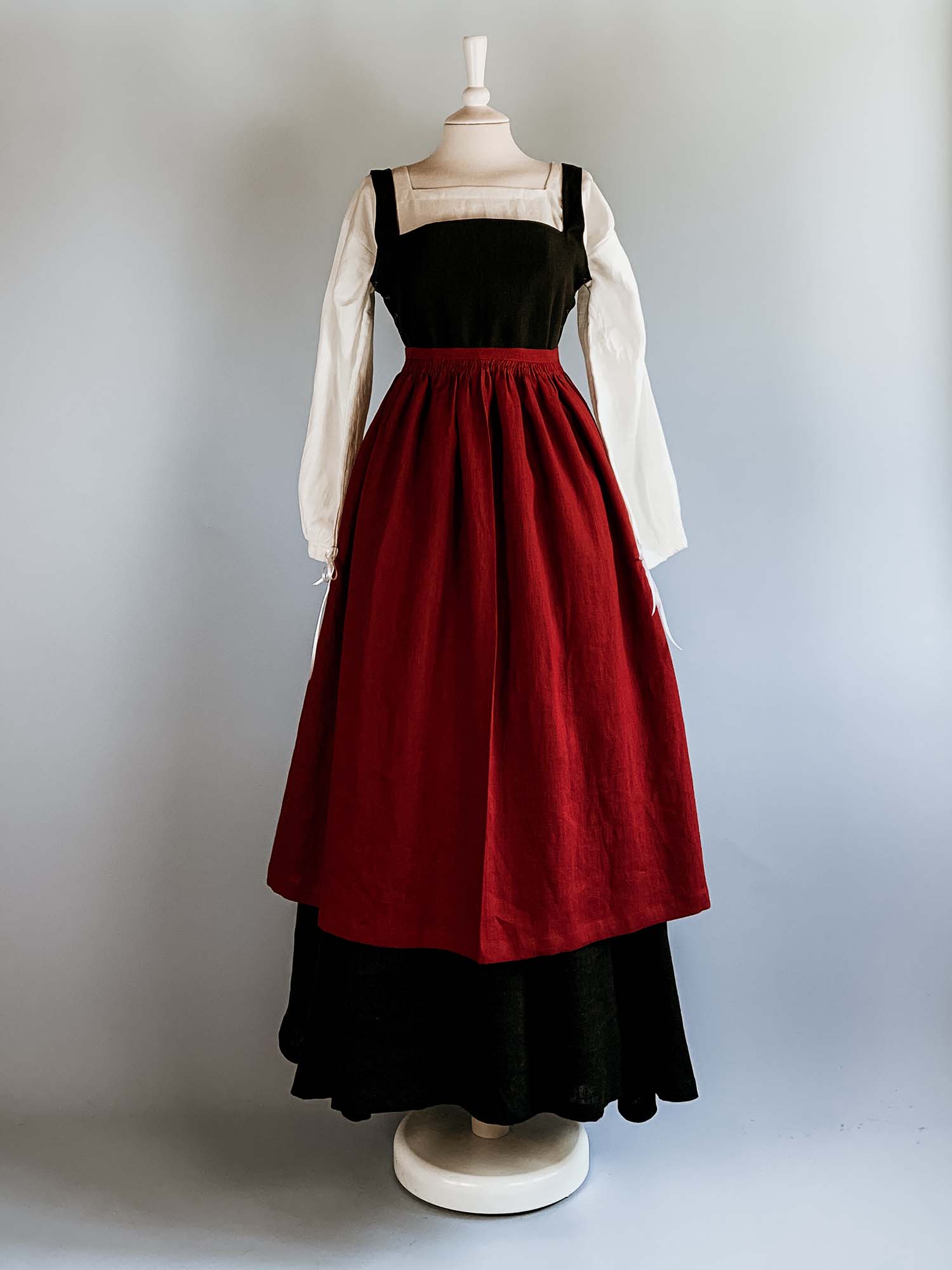 Complete Renaissance Costume in Black & Cherry Red Linen - Renaissance Costumes - Atelier Serraspina
