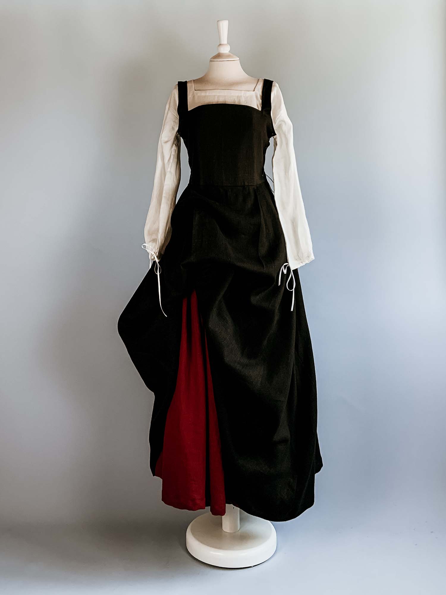 Complete Renaissance Costume in Black & Cherry Red Linen - Renaissance Costumes - Atelier Serraspina