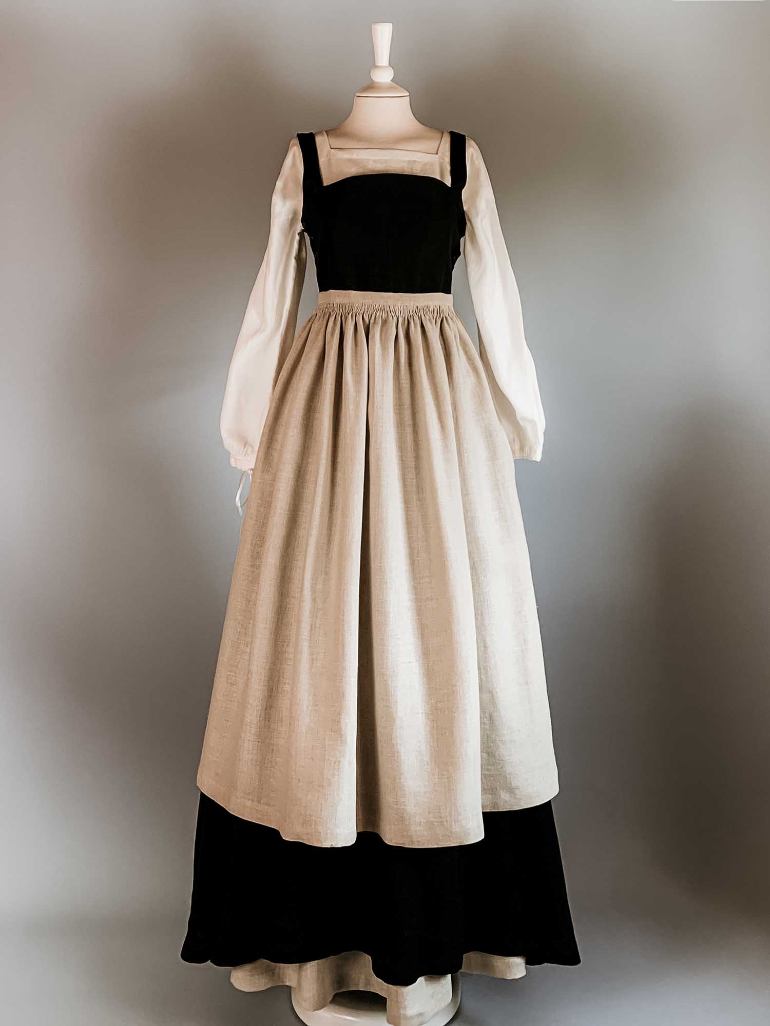 Complete Renaissance Costume in Black & Undyed Linen - Renaissance Costumes - Atelier Serraspina