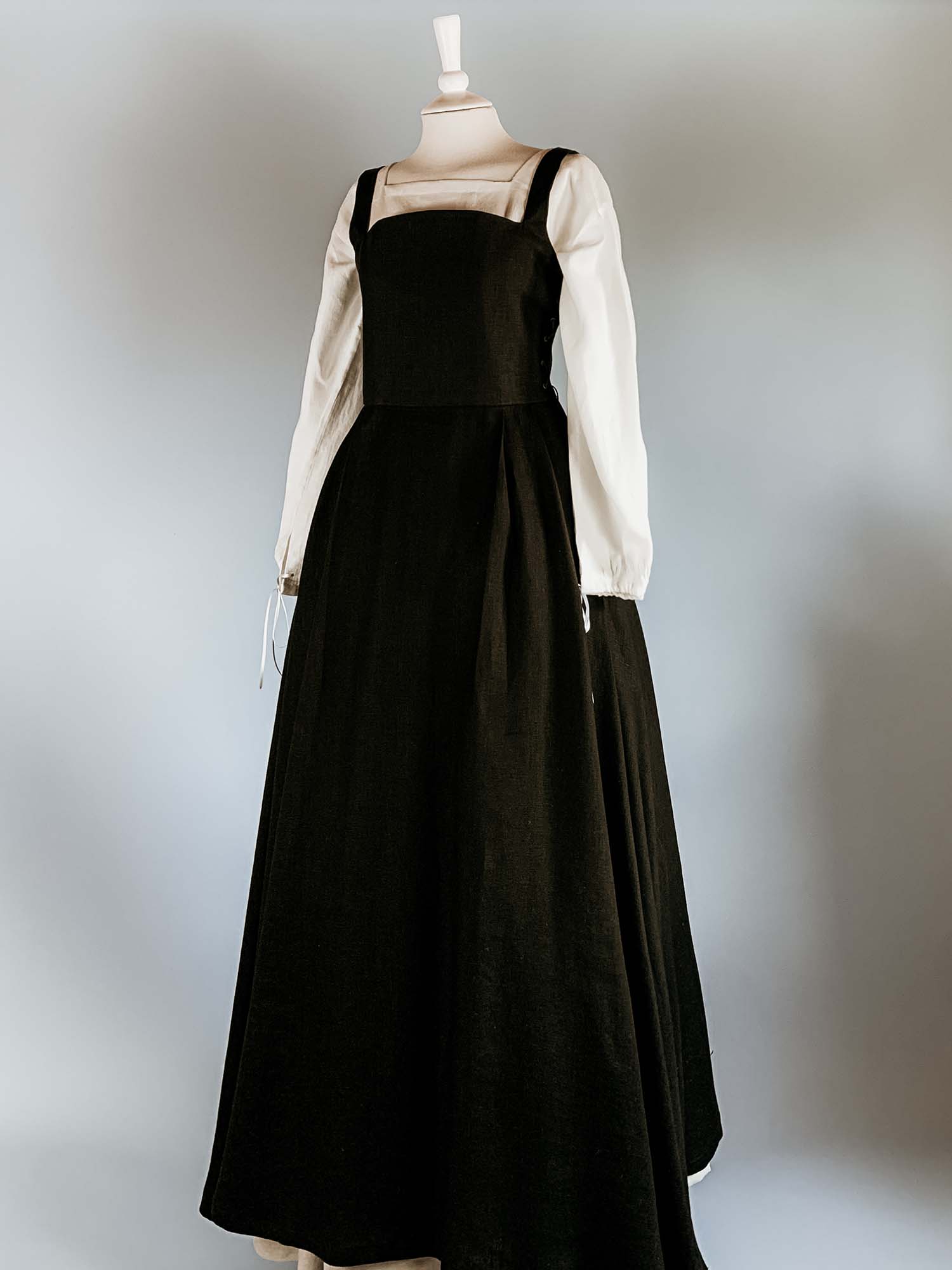 Renaissance Dress, Side-Lacing Sleeveless Kirtle in Black Linen - Renaissance Costumes - Atelier Serraspina