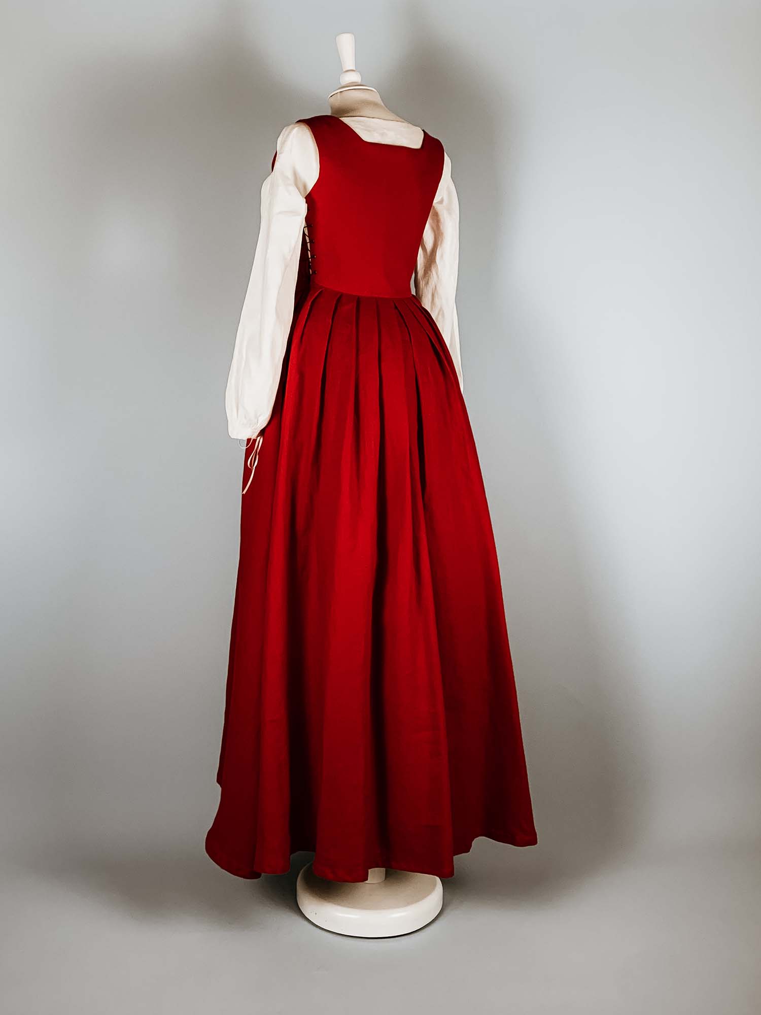 Renaissance Dress, Side-Lacing Sleeveless Kirtle, Cherry Red Linen - Atelier Serraspina