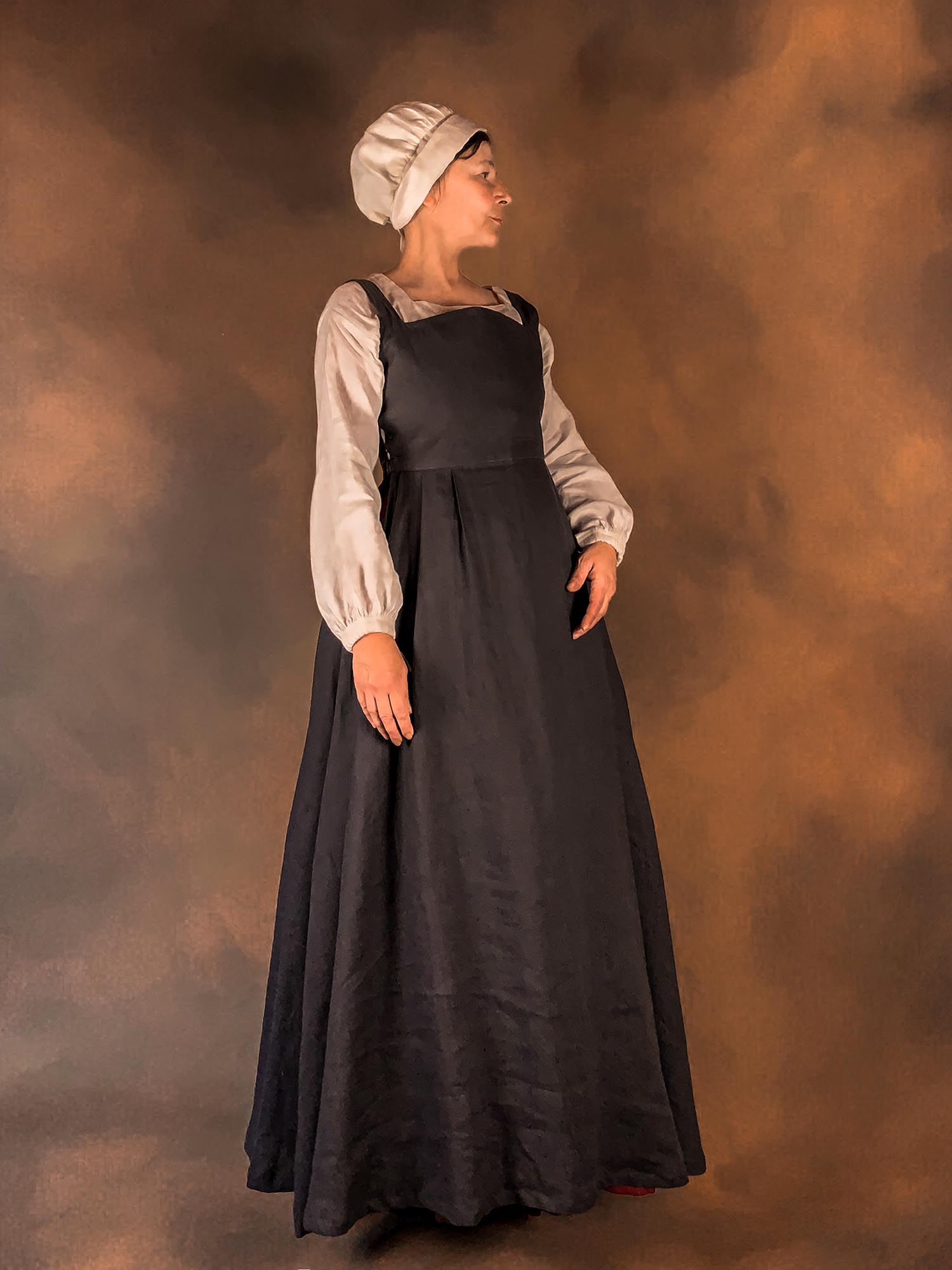 Renaissance Dress, Side-Lacing Sleeveless Kirtle in Dark Gray Linen - Atelier Serraspina